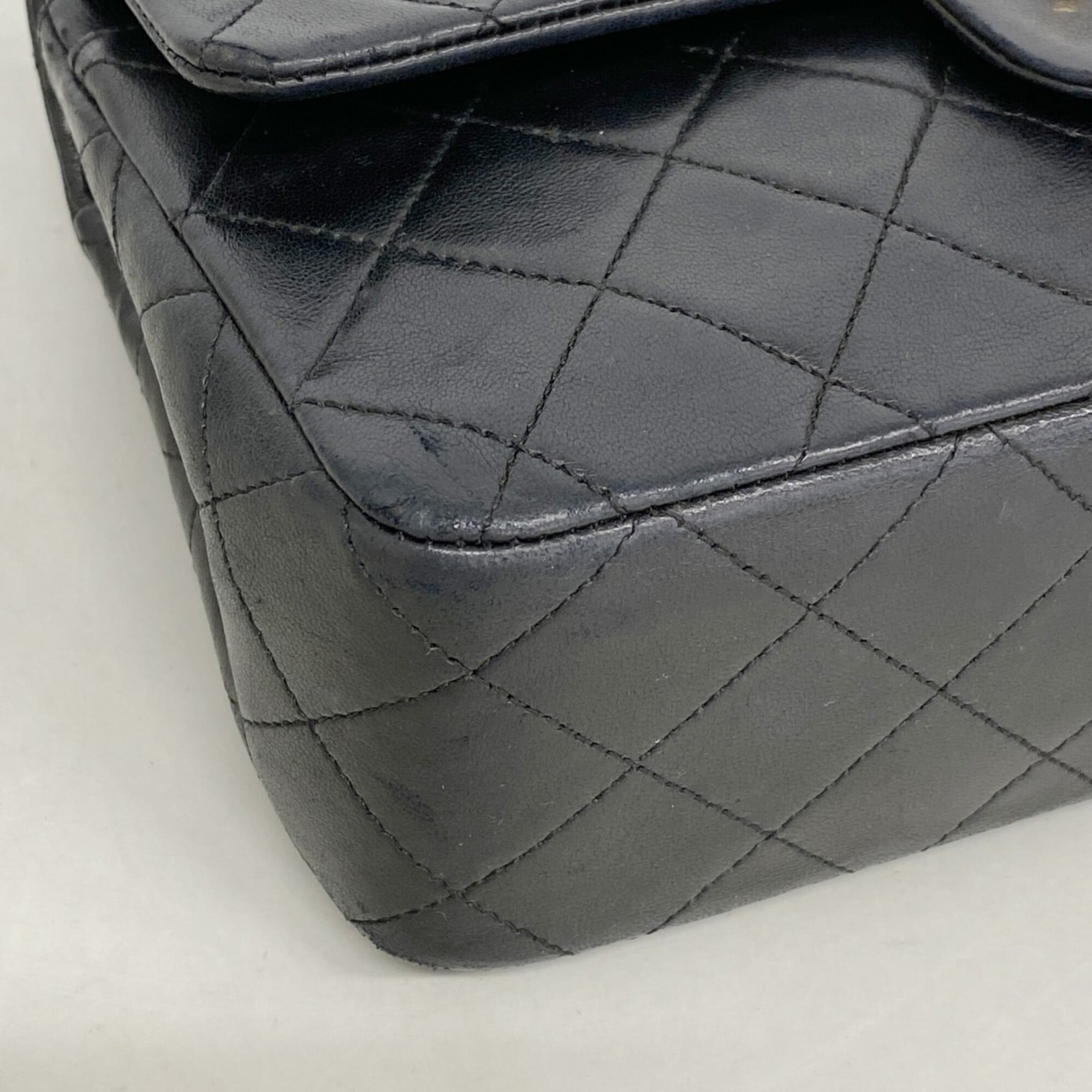 Chanel Black Leather Shoulder Bag (Pre-Owned)