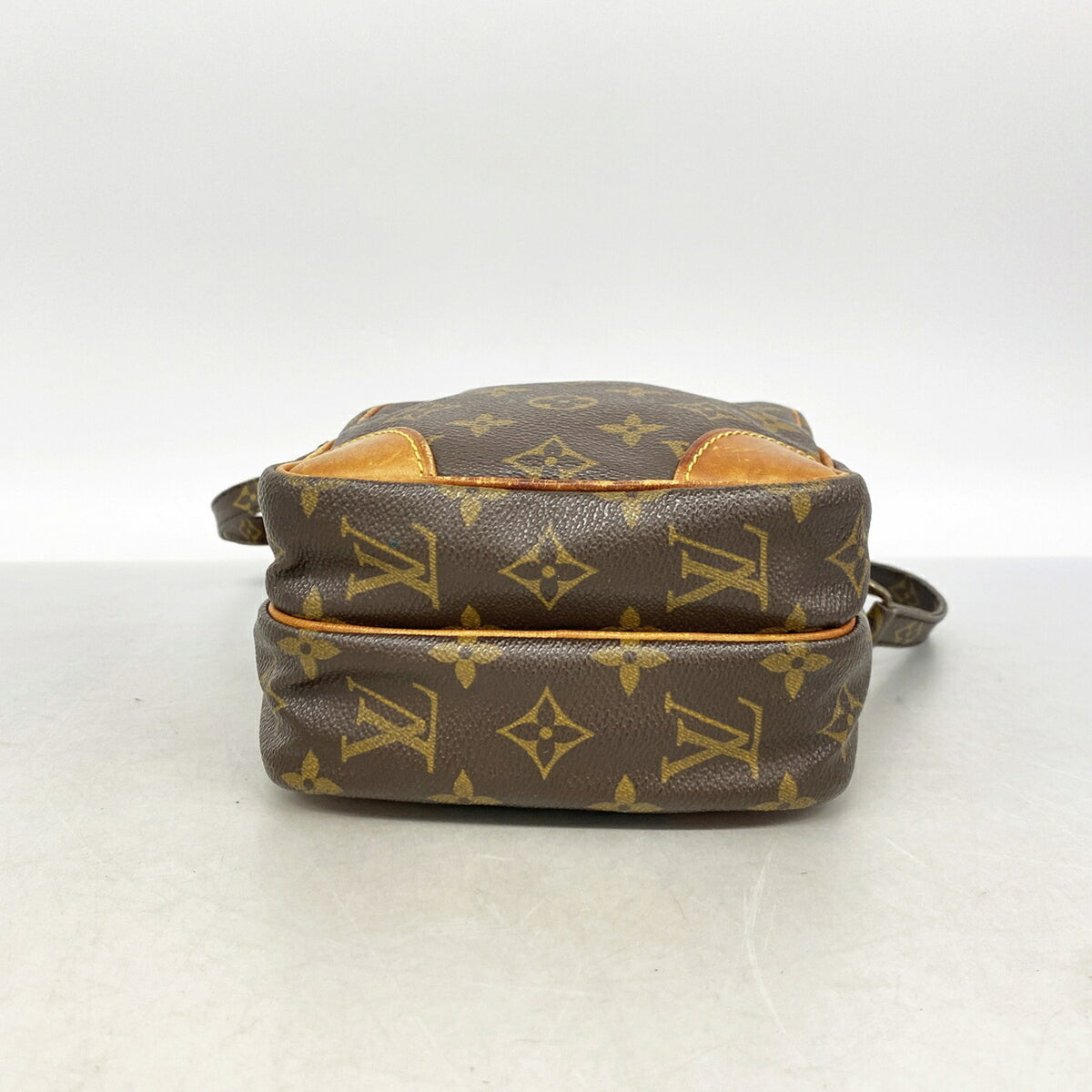 Louis Vuitton Brown Shoulder Bag (Pre-Owned)