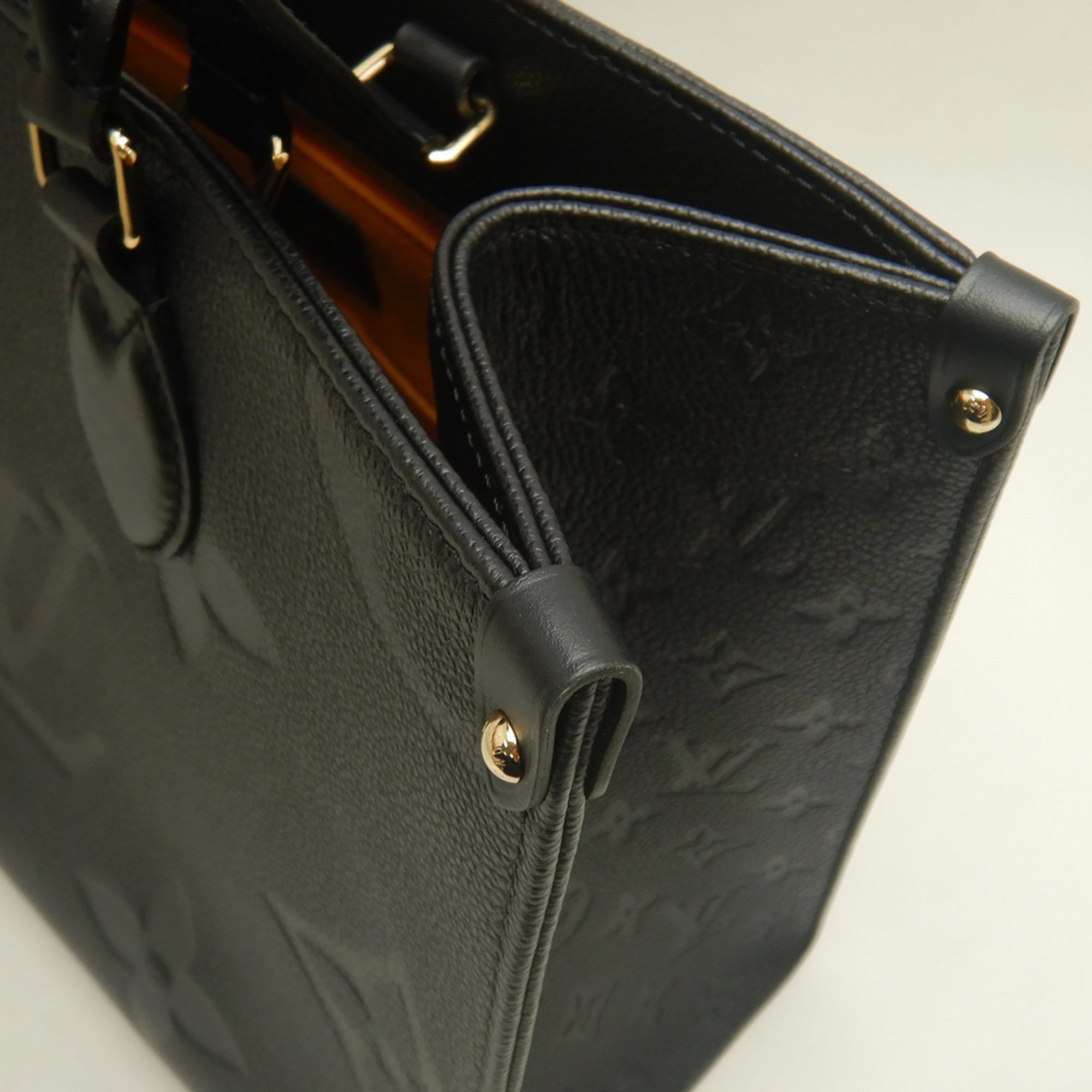 Louis Vuitton Noir Leather Tote Bag (Pre-Owned)