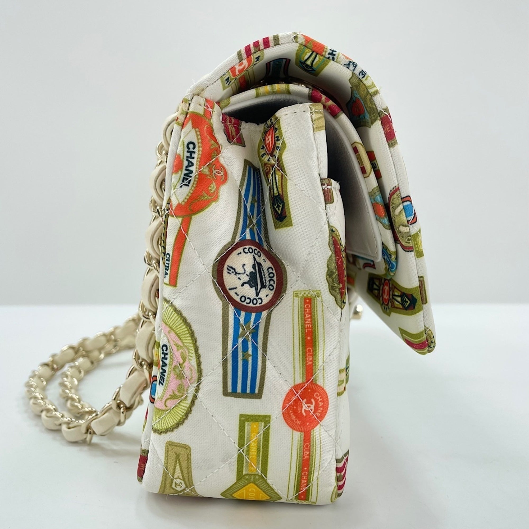 Chanel White Shoulder Bag (Pre-Owned)