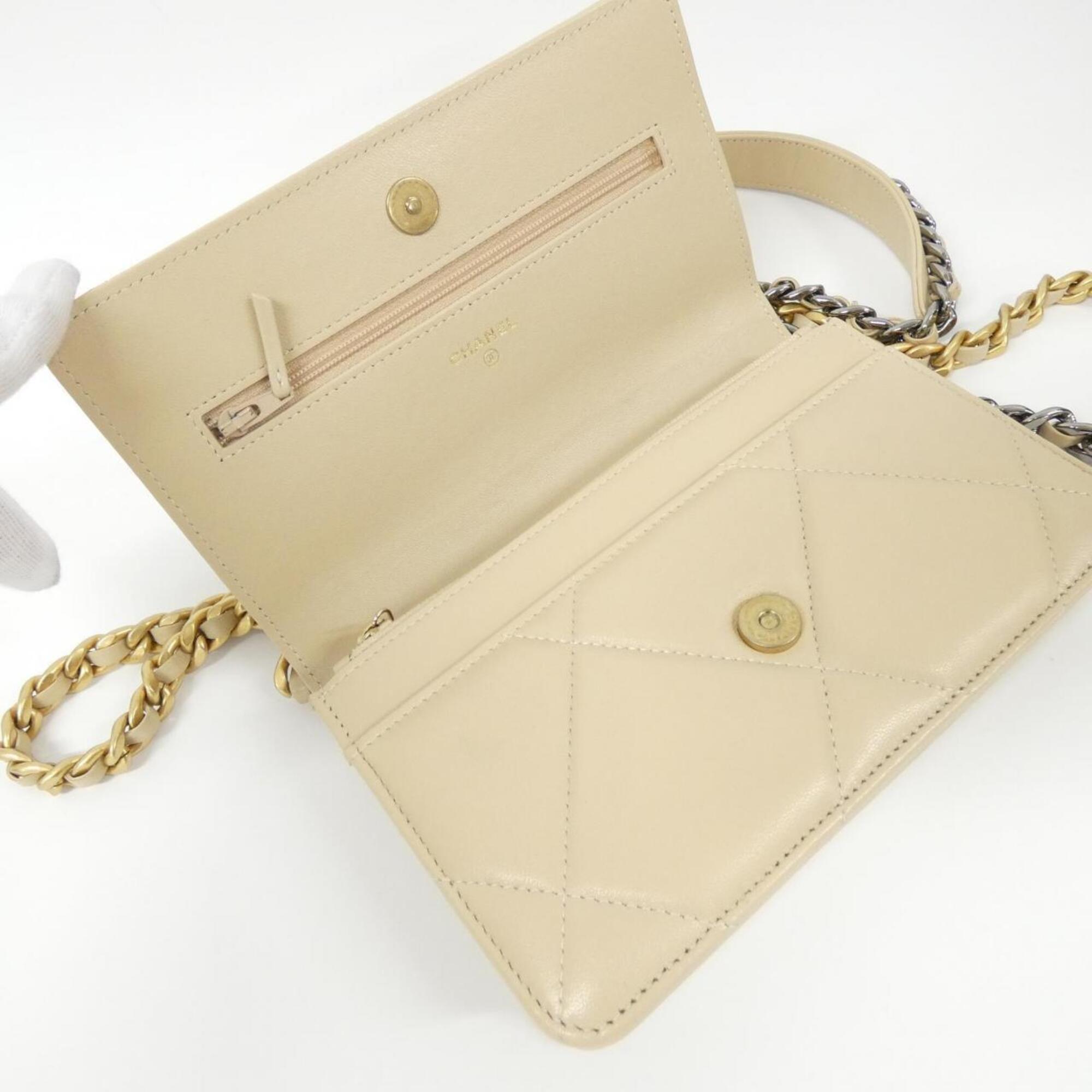 Chanel Beige Leather Chain/Shoulder Wallet (Pre-Owned)