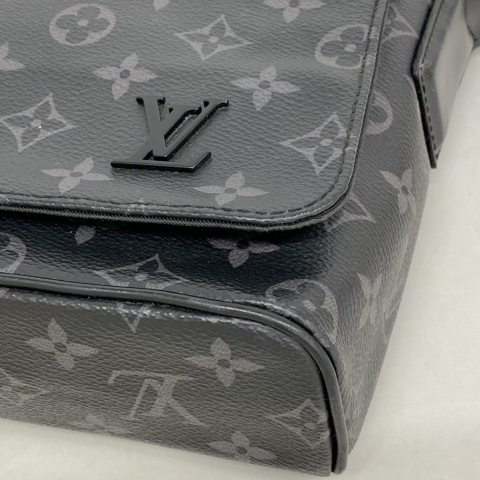 Louis Vuitton Black Shoulder Bag (Pre-Owned)