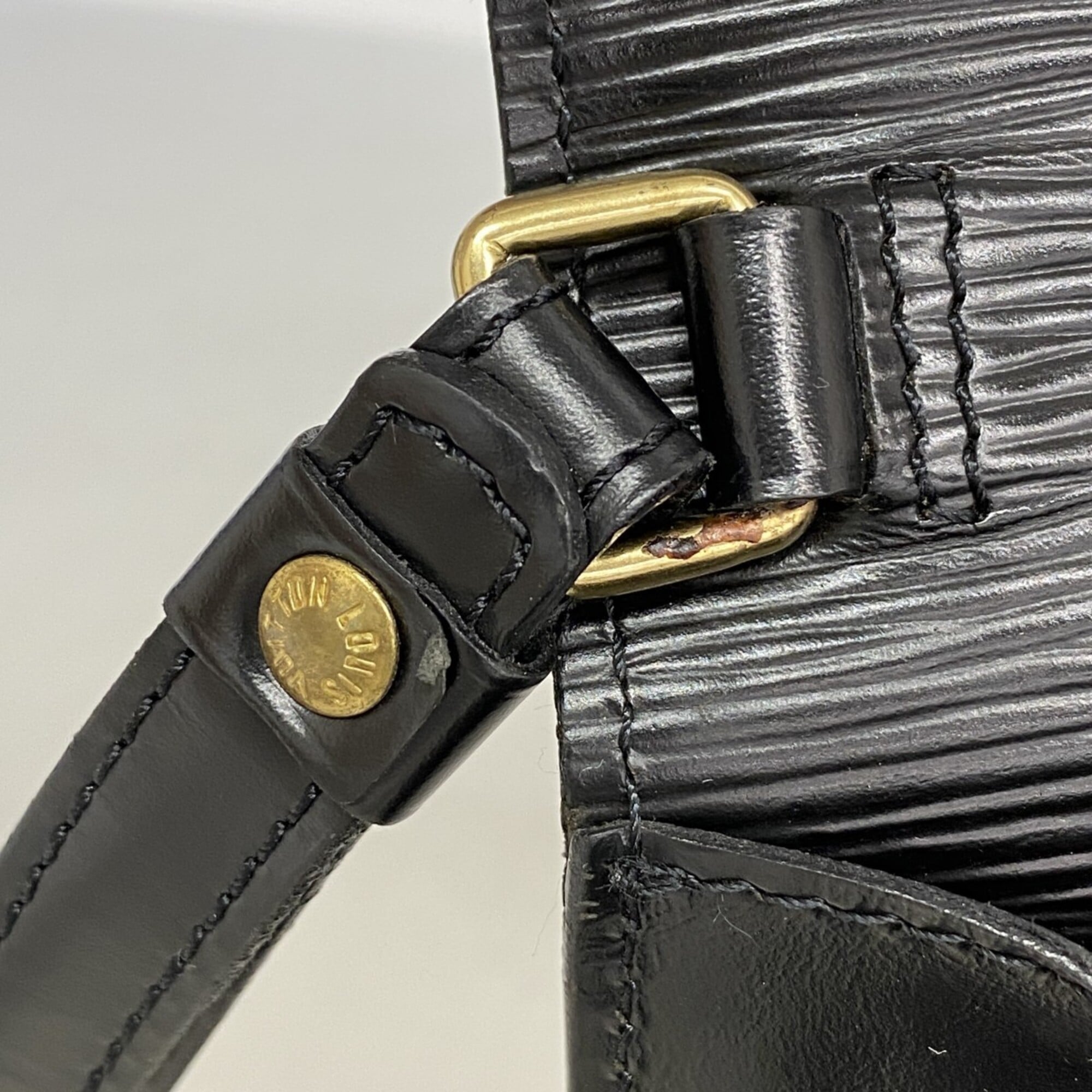 Louis Vuitton Noir Clutch Bag (Pre-Owned)