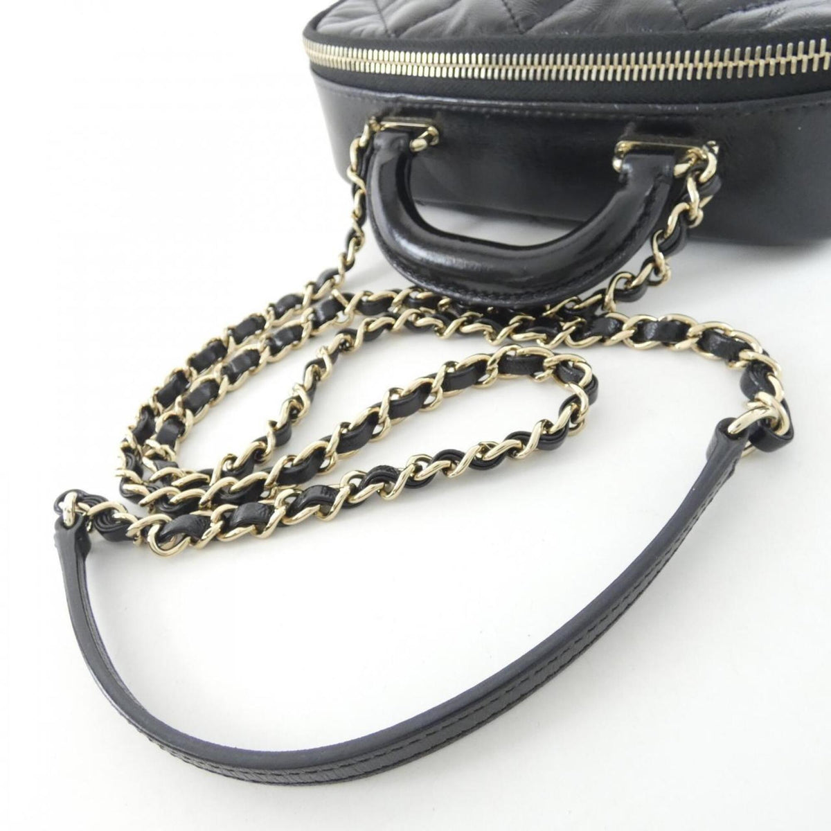 Chanel Black Leather Handbag (Pre-Owned)