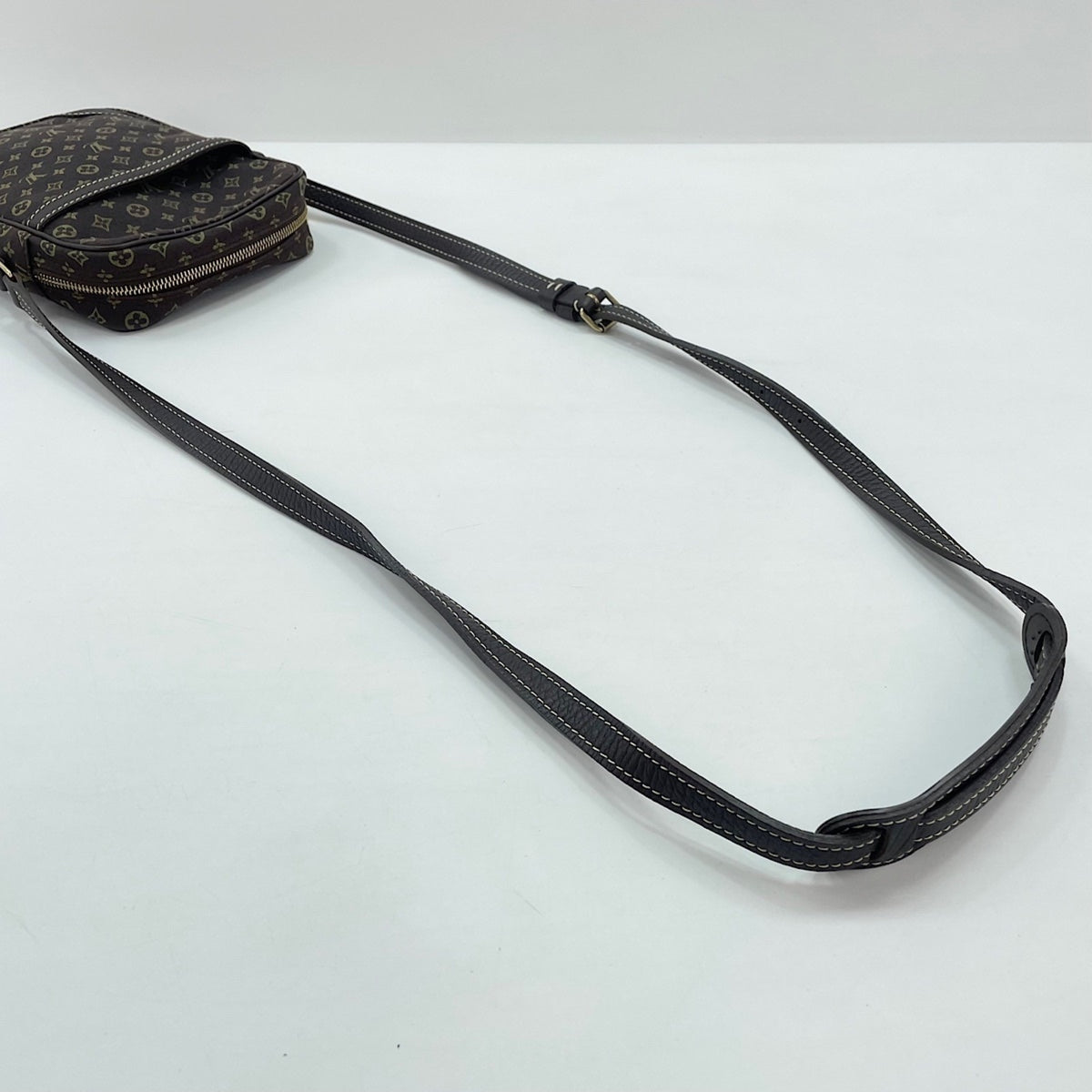 Louis Vuitton Brown Shoulder Bag (Pre-Owned)