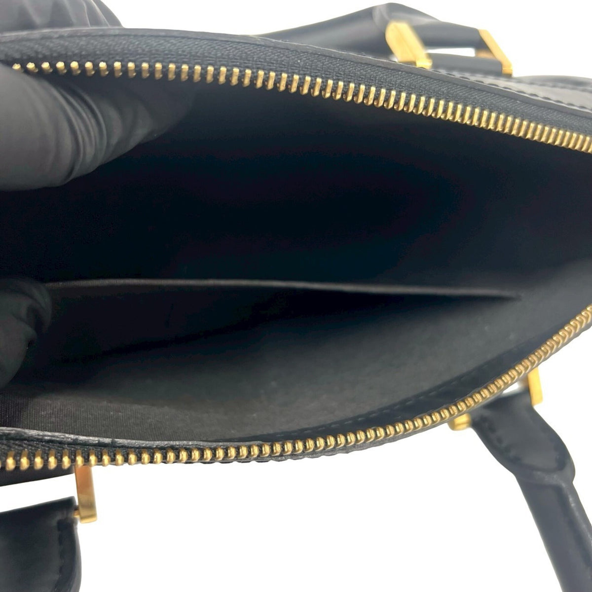 Louis Vuitton Black Leather Handbag Shoulder Bag (Pre-Owned)
