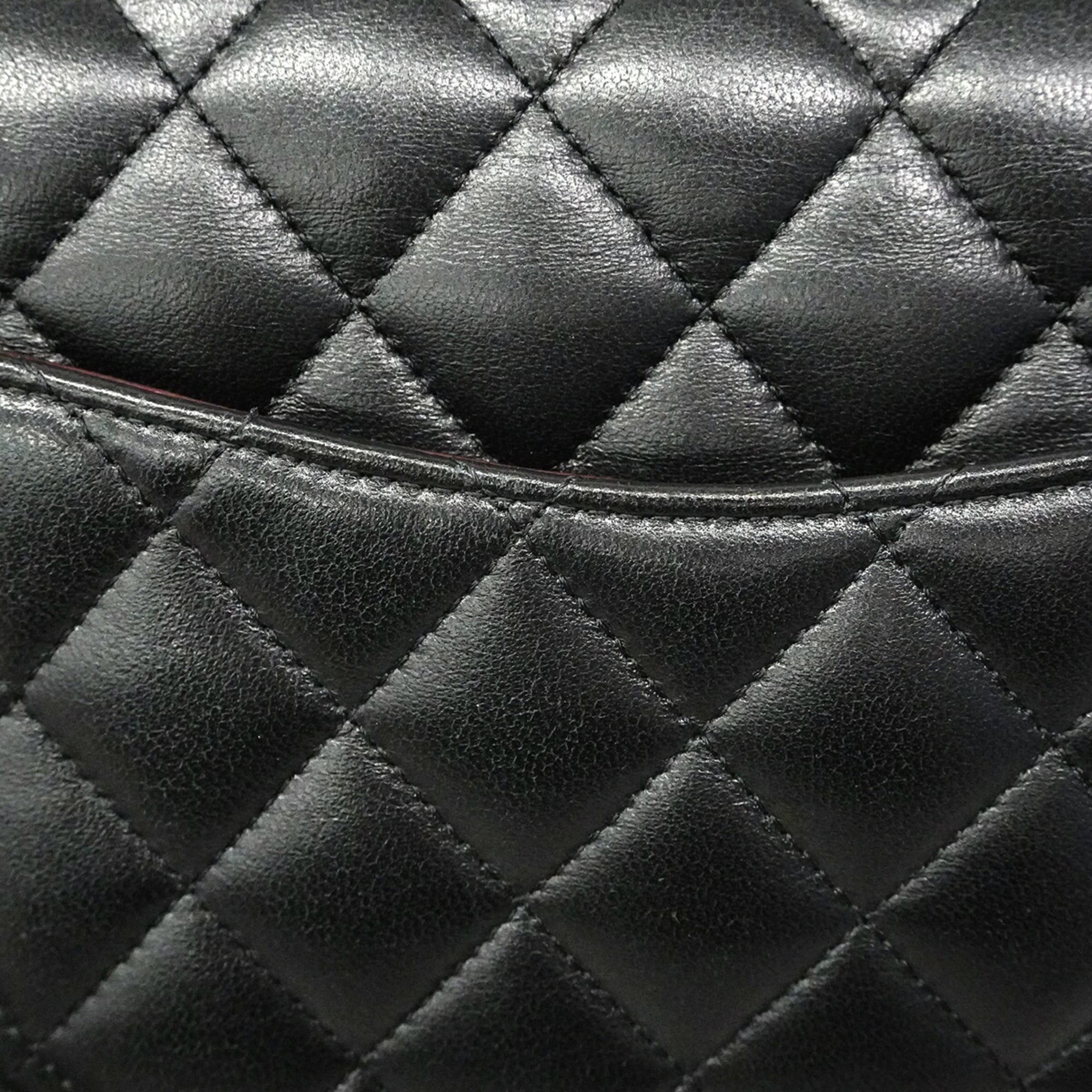 Chanel Black Leather Shoulder Bag (Pre-Owned)