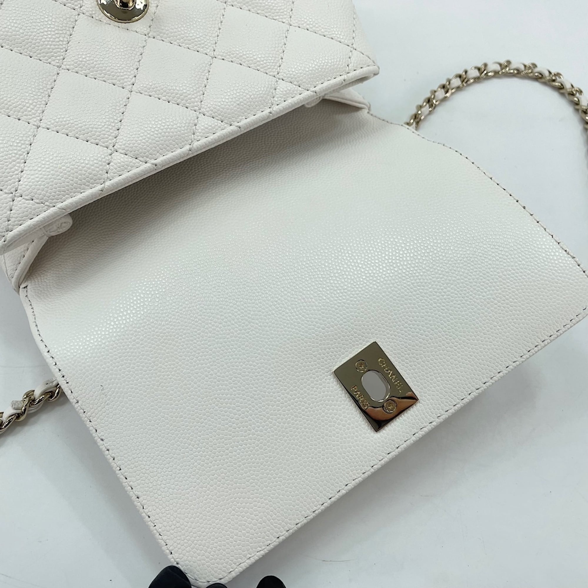 Chanel White Handbag (Pre-Owned)