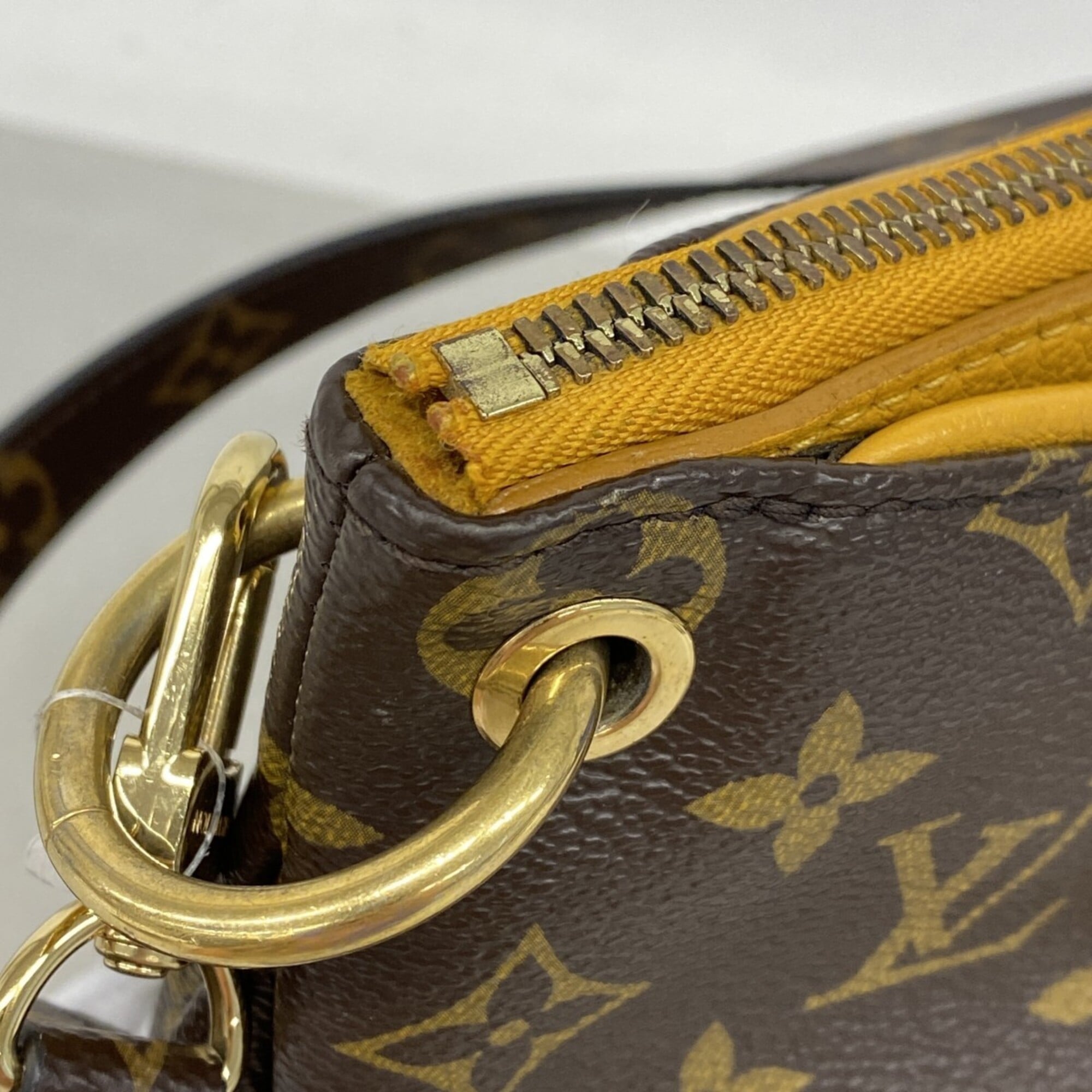 Louis Vuitton Ivory Saffron Handbag (Pre-Owned)