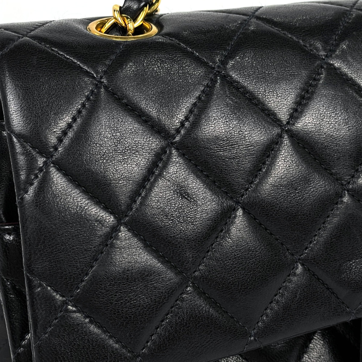 Chanel Black Leather Shoulder Bag (Pre-Owned)