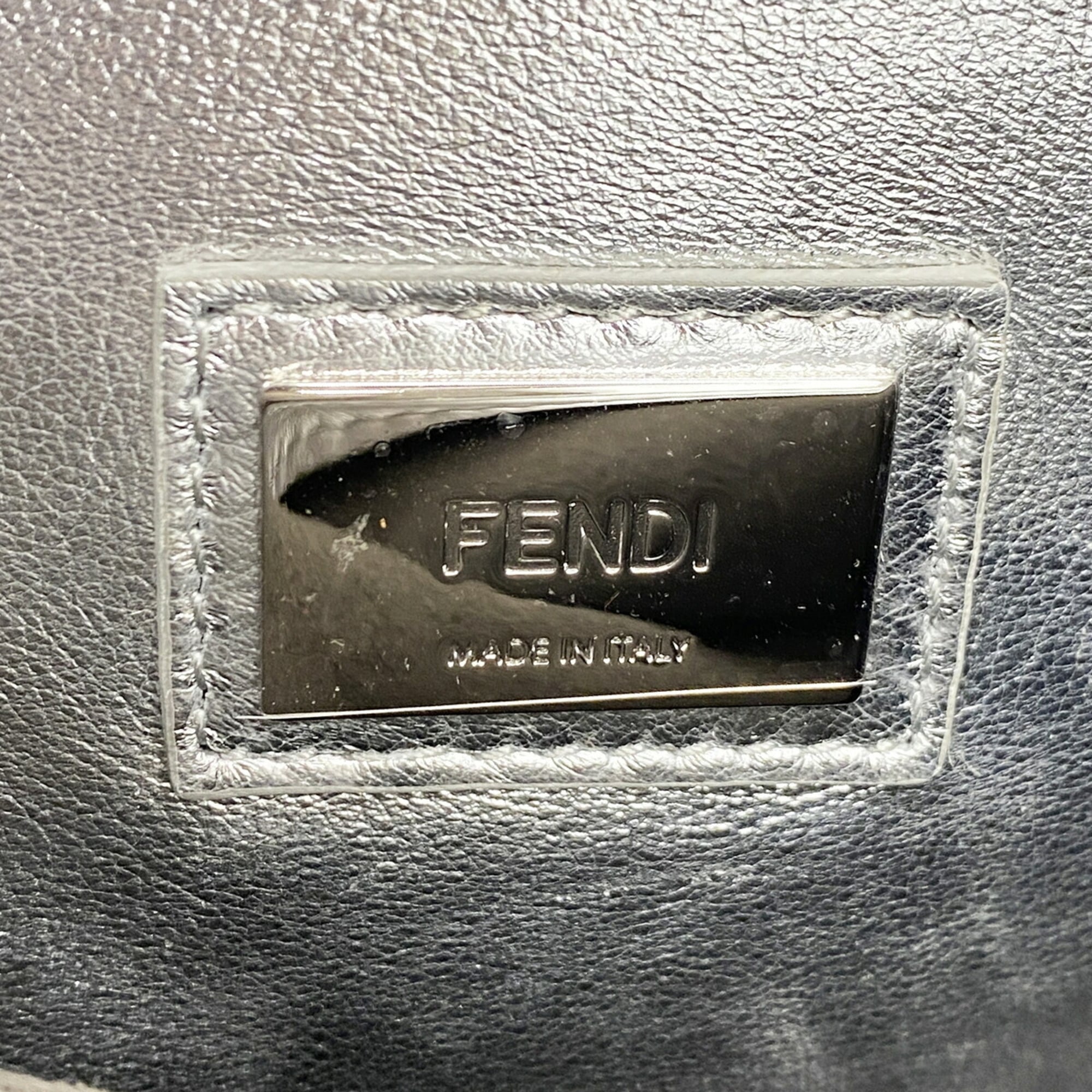Fendi Silver Leather Handbag (Pre-Owned)