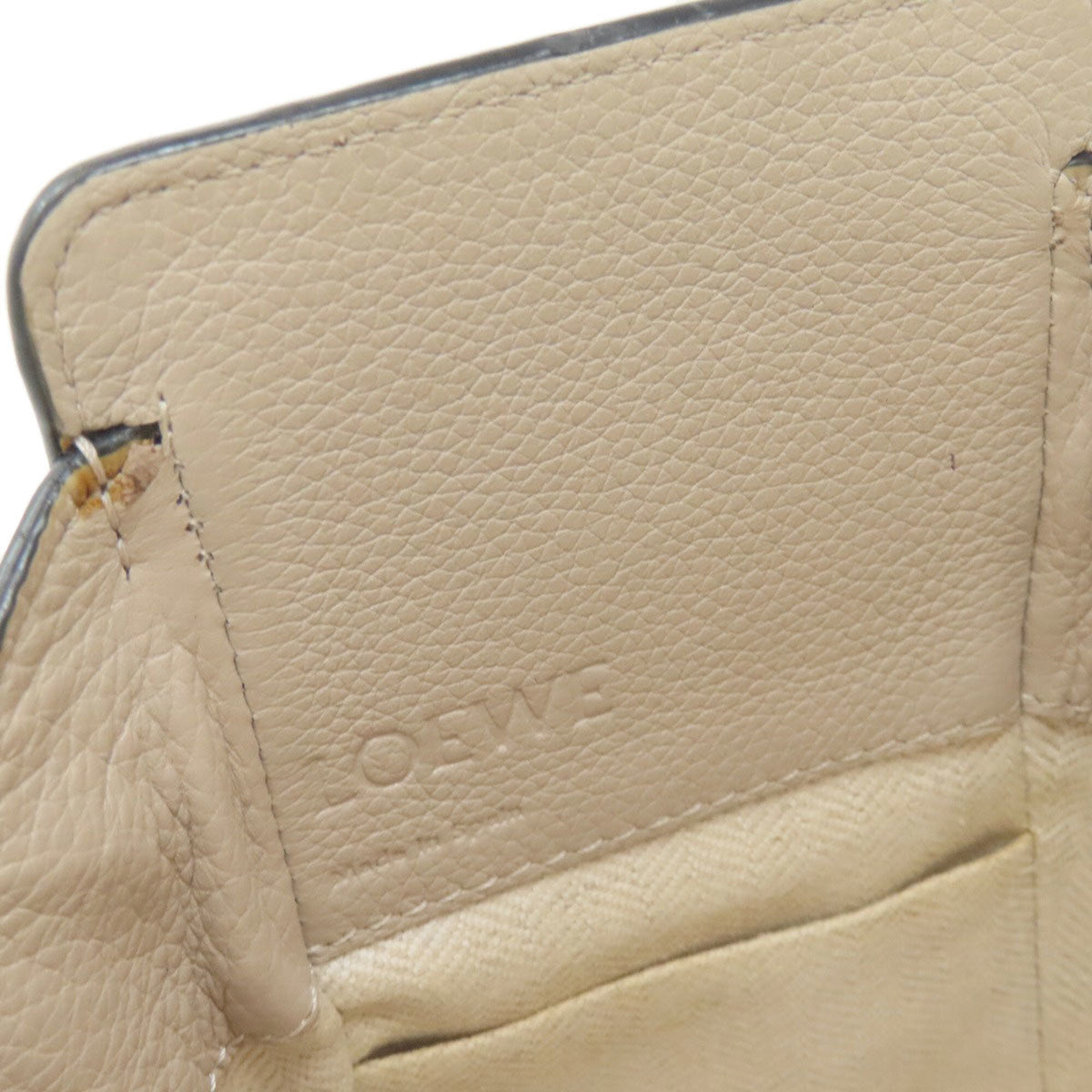 Loewe Grayish Leather Handbag (Pre-Owned)