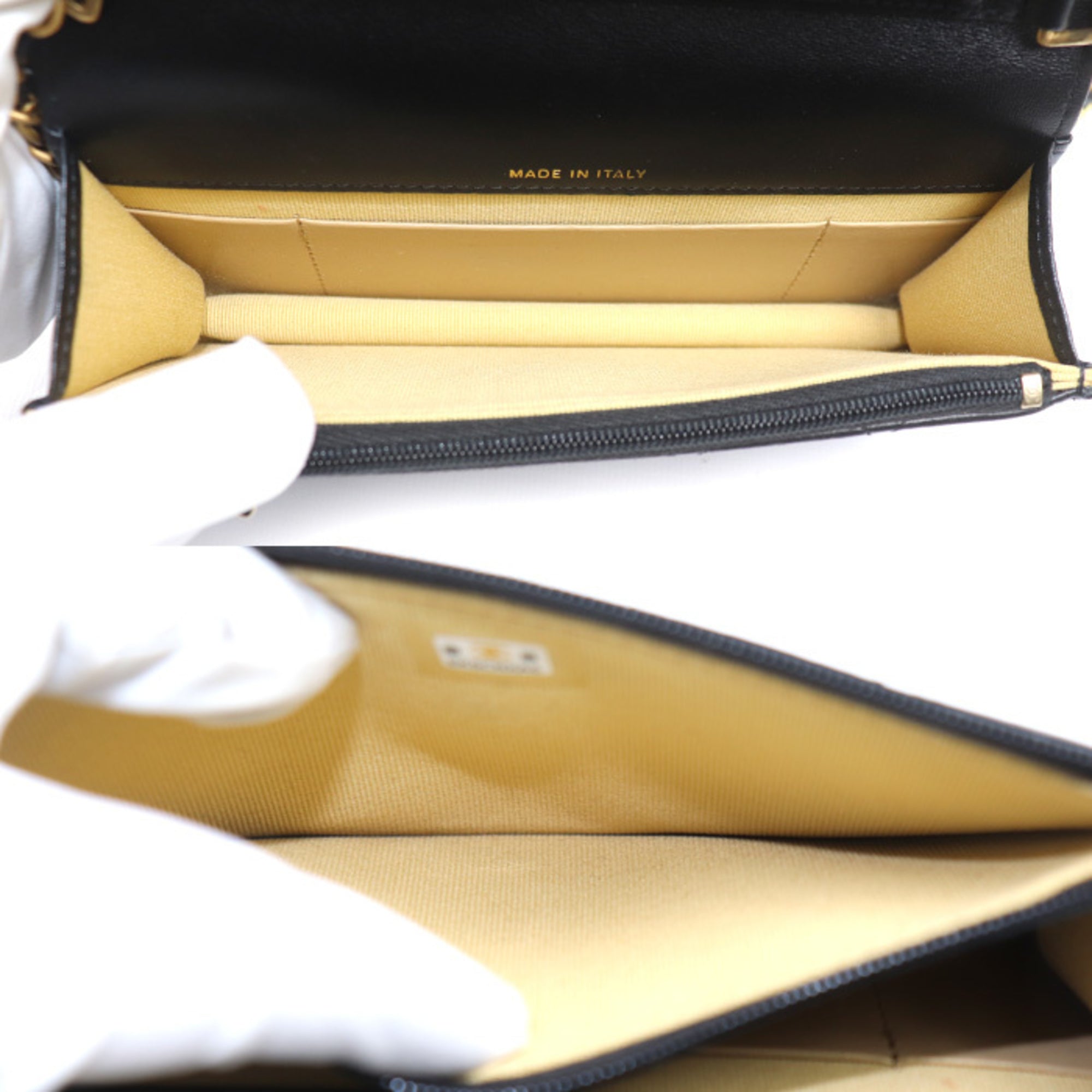 Chanel Black Leather Shoulder Bag (Pre-Owned)