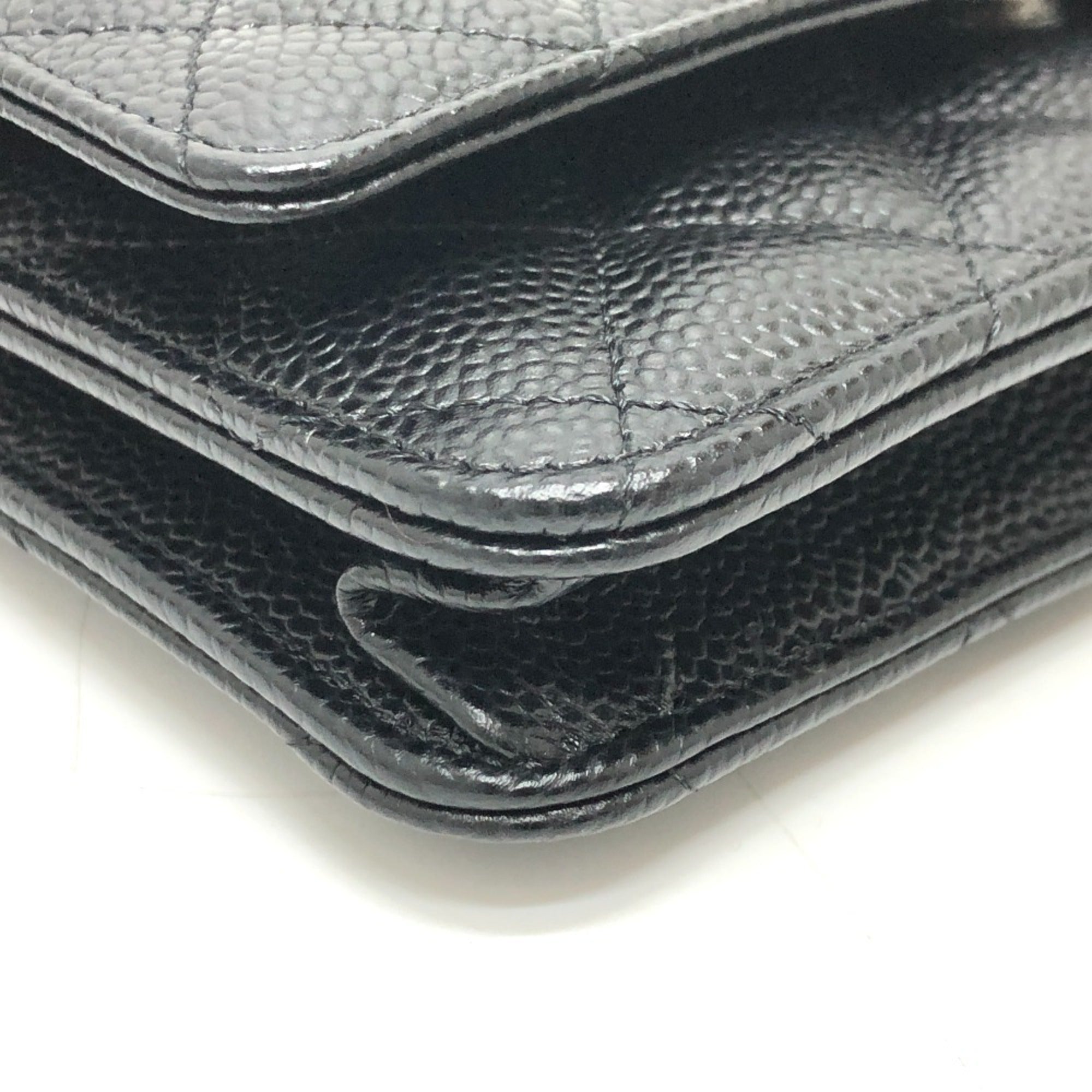 Chanel Black Caviar Leather Shoulder Bag (Pre-Owned)