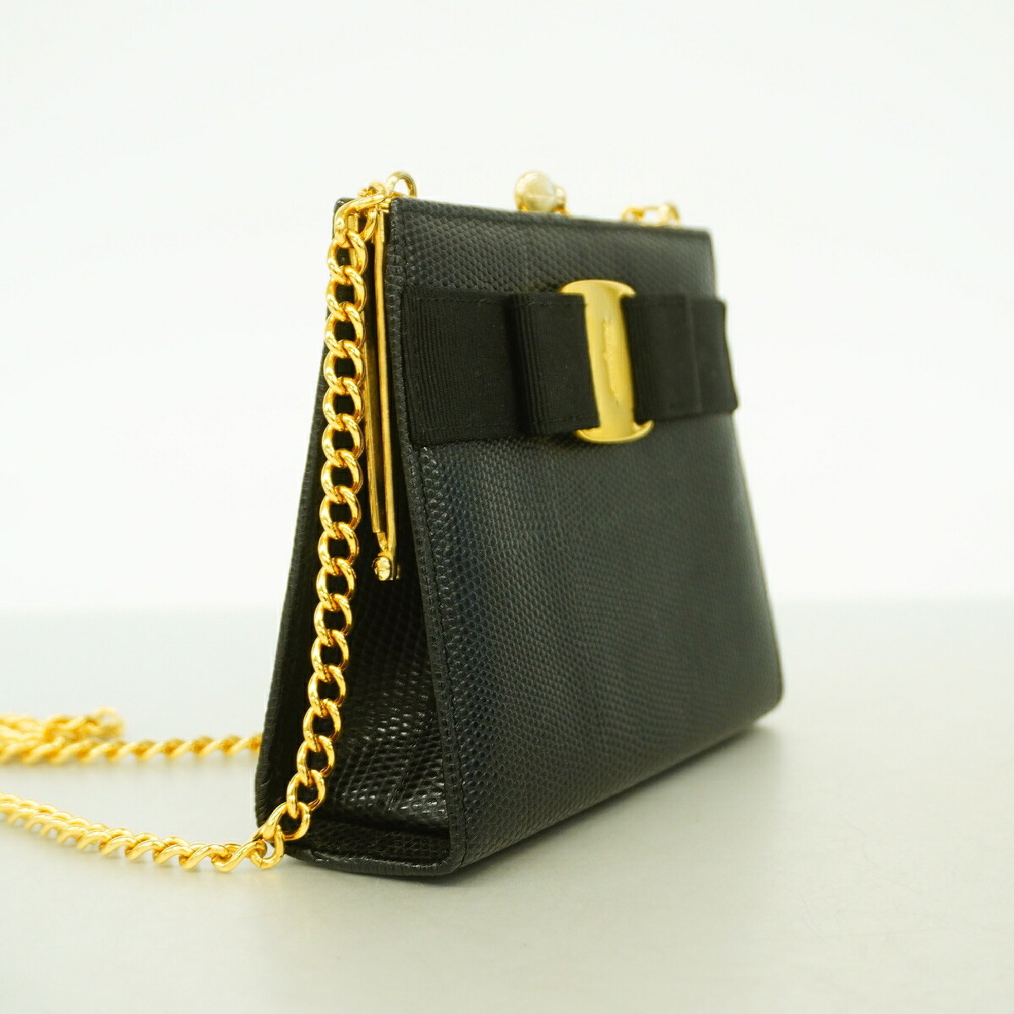 Salvatore Ferragamo Black Leather Shoulder Bag (Pre-Owned)