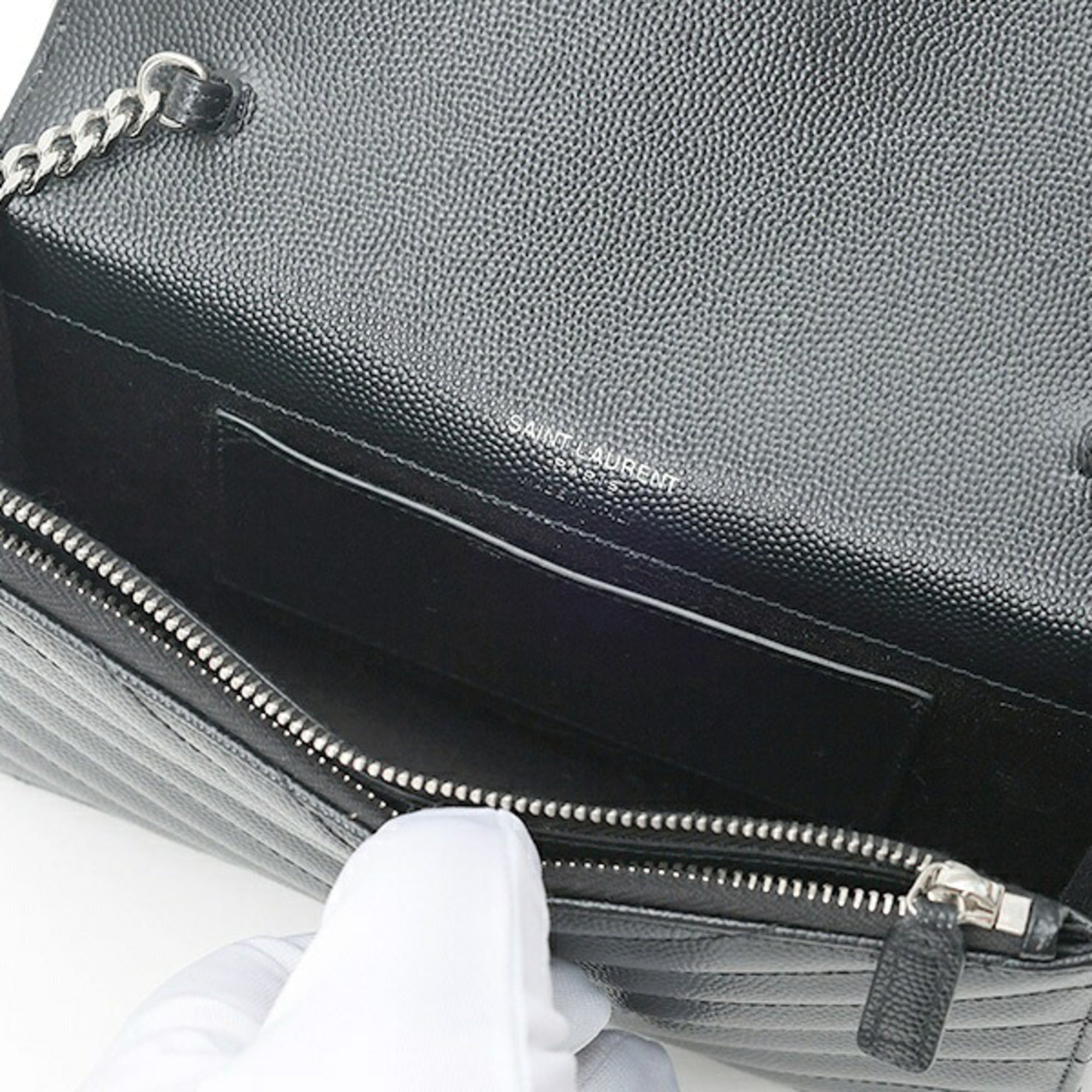Saint Laurent Black Leather Shoulder Bag (Pre-Owned)