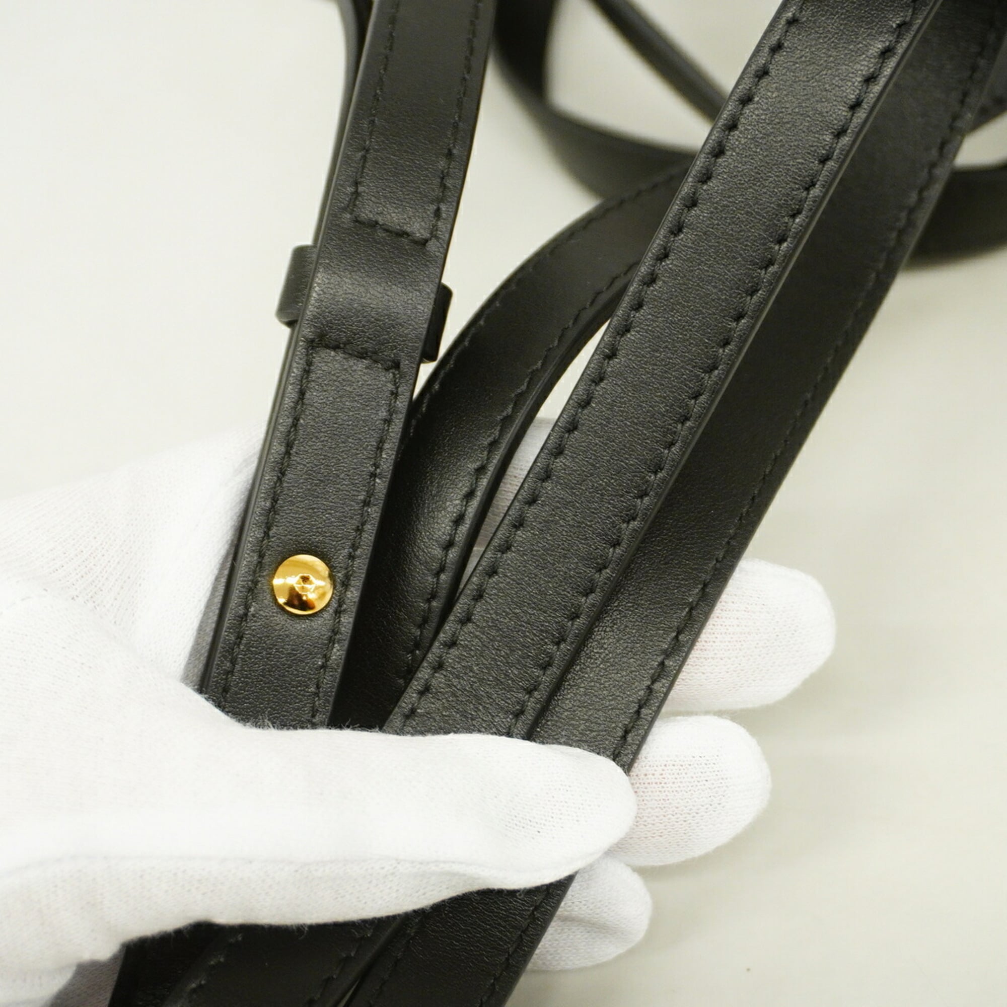 Salvatore Ferragamo Beige Black Fabric Leather Handbag (Pre-Owned)