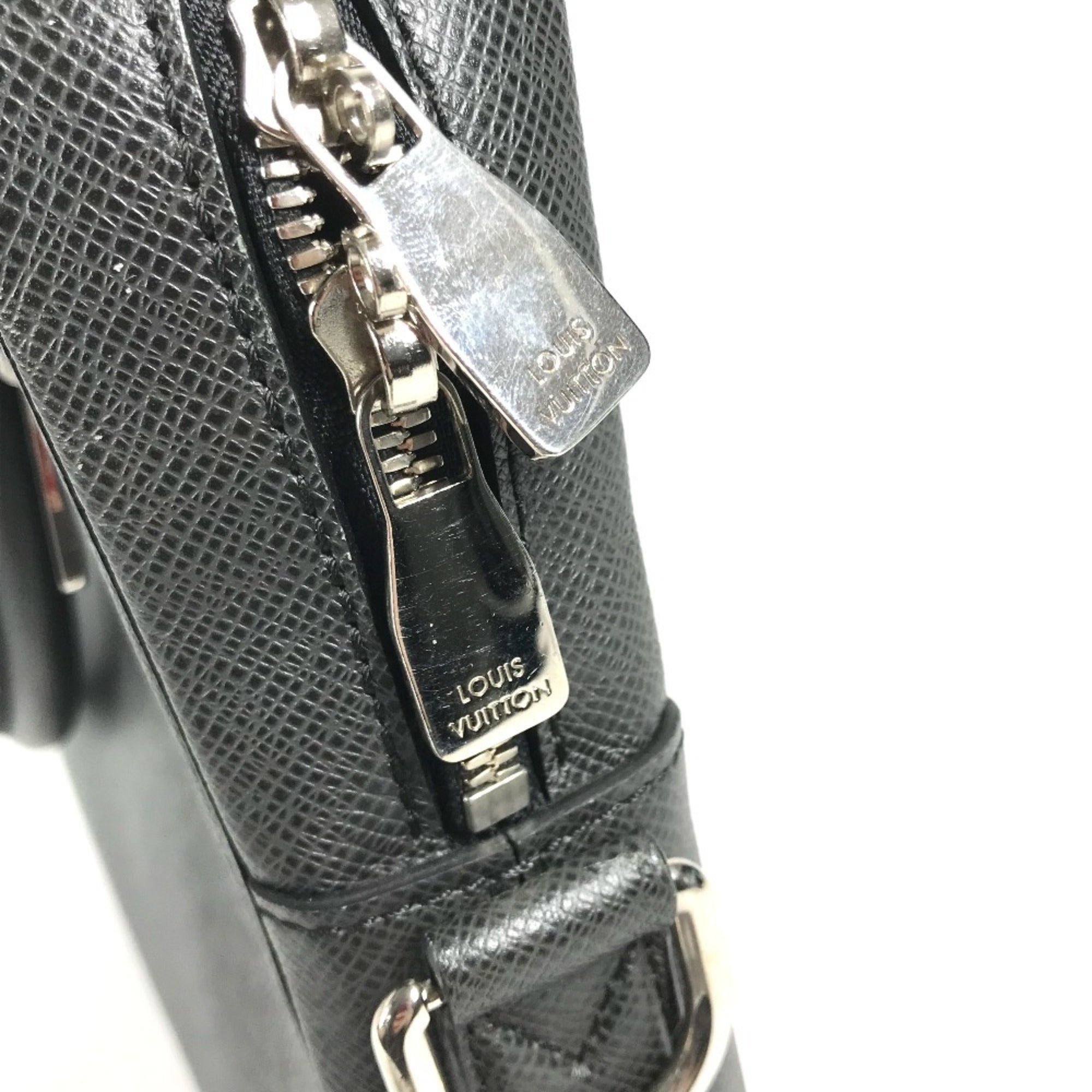 Louis Vuitton Black Taiga Leather Handbag Tote Bag (Pre-Owned)