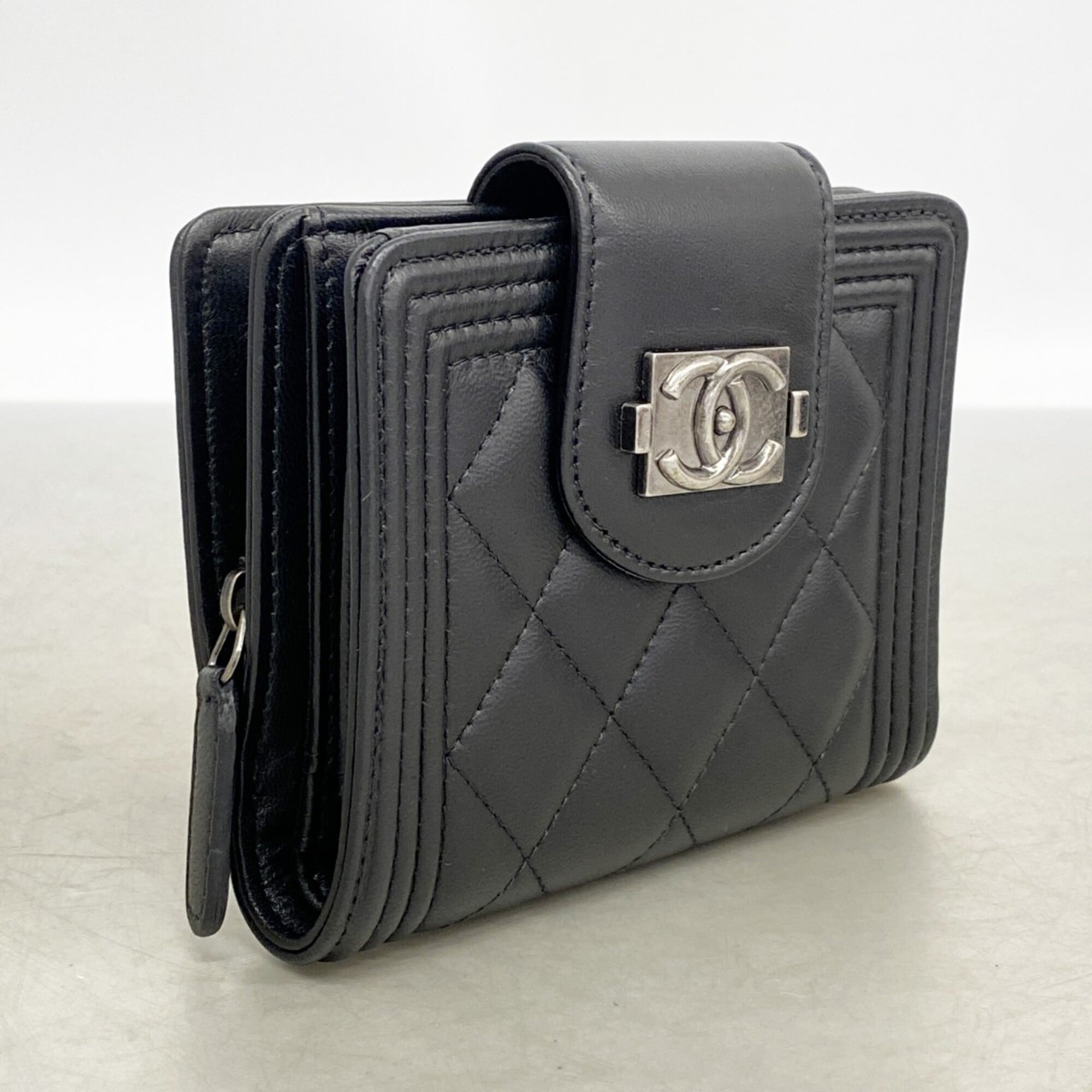 Chanel Black Leather Wallet (Bi-Fold) (Pre-Owned)