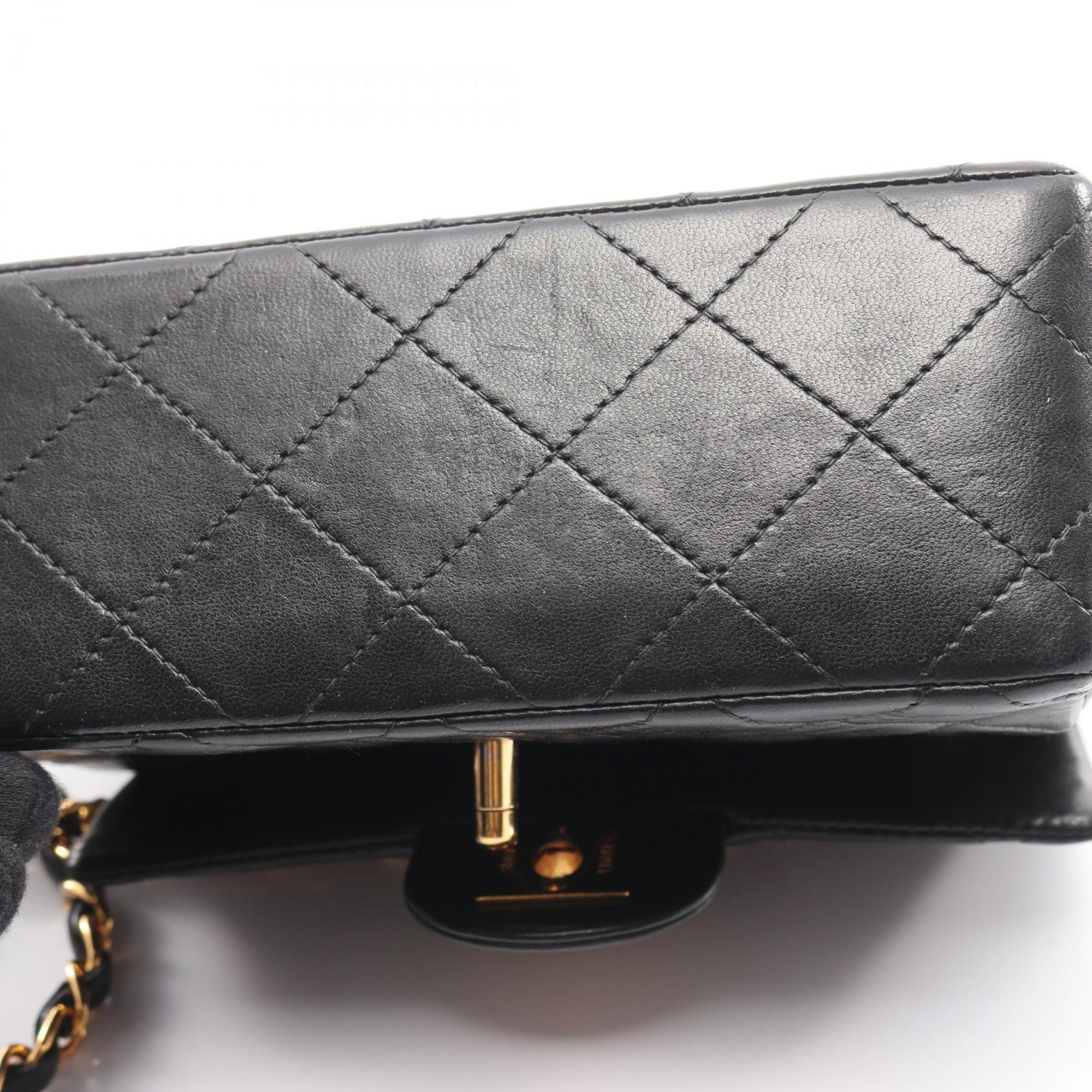 Chanel Black Leather Shoulder Bag (Pre-Owned)