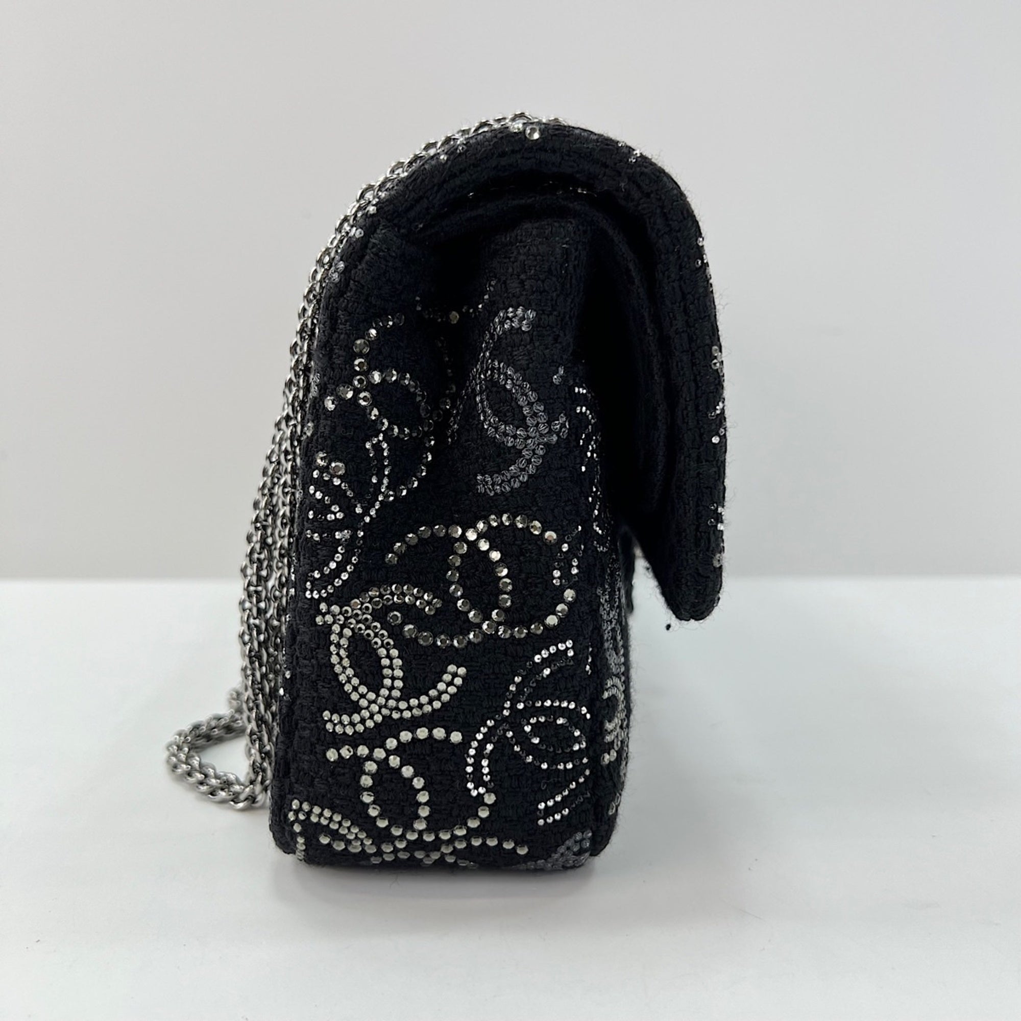Chanel Black Shoulder Bag (Pre-Owned)