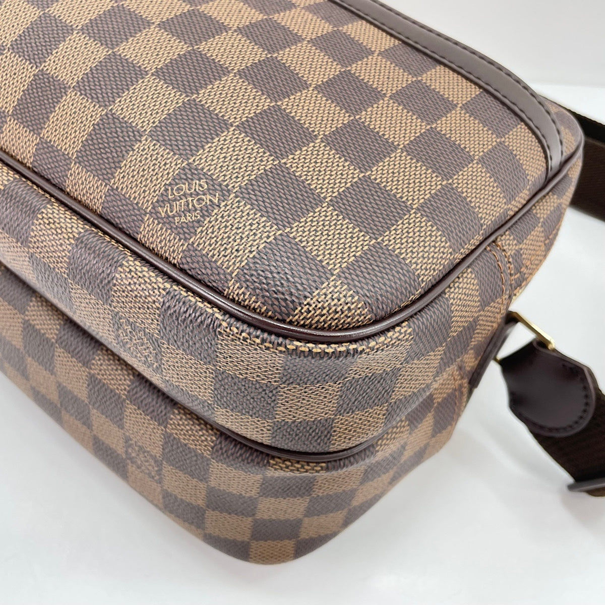 Louis Vuitton Brown Shoulder Bag (Pre-Owned)