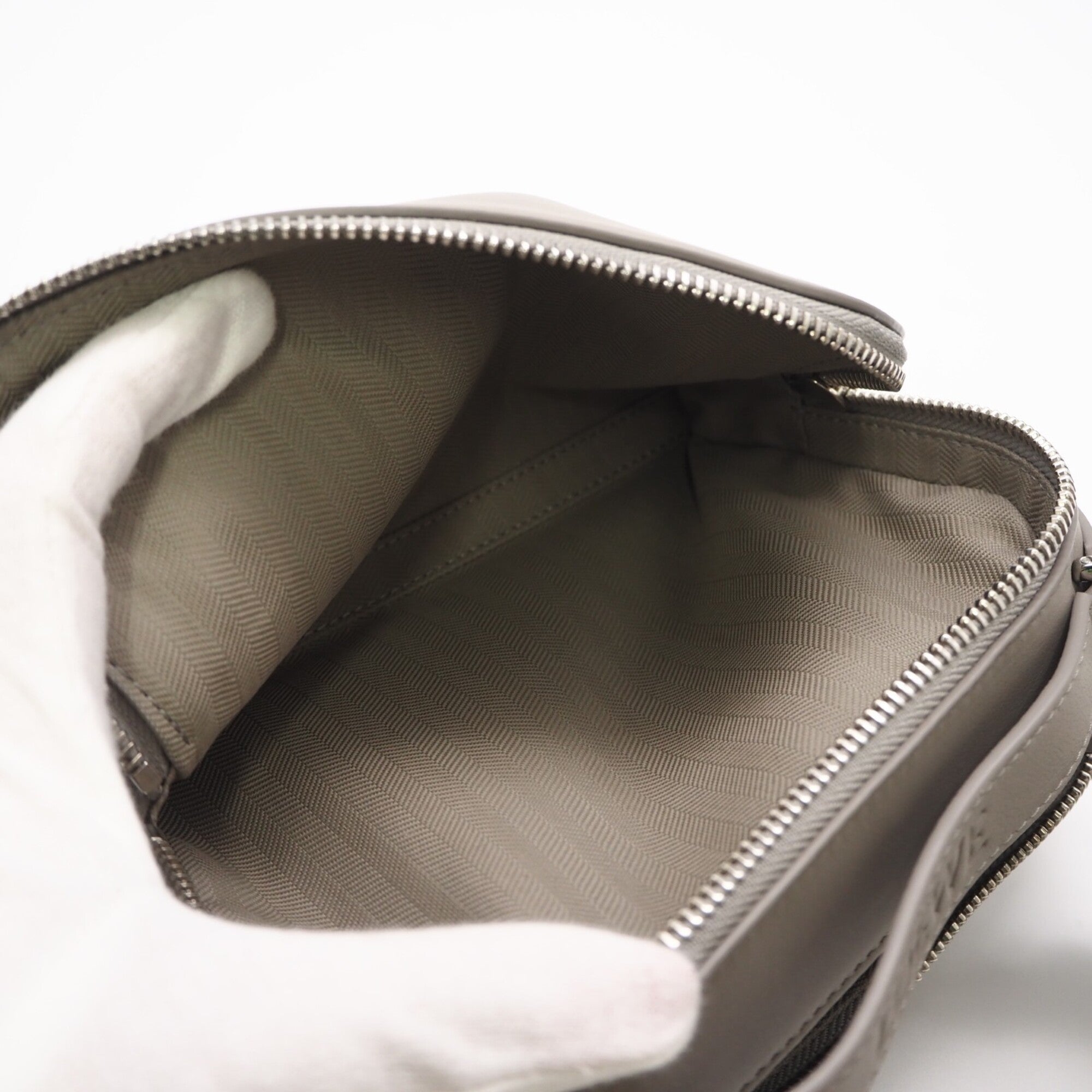 Loewe Gray Leather Shoulder Bag (Pre-Owned)