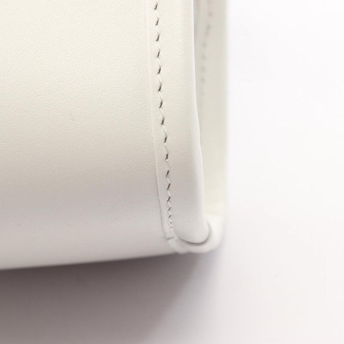 Loewe White Leather Handbag (Pre-Owned)