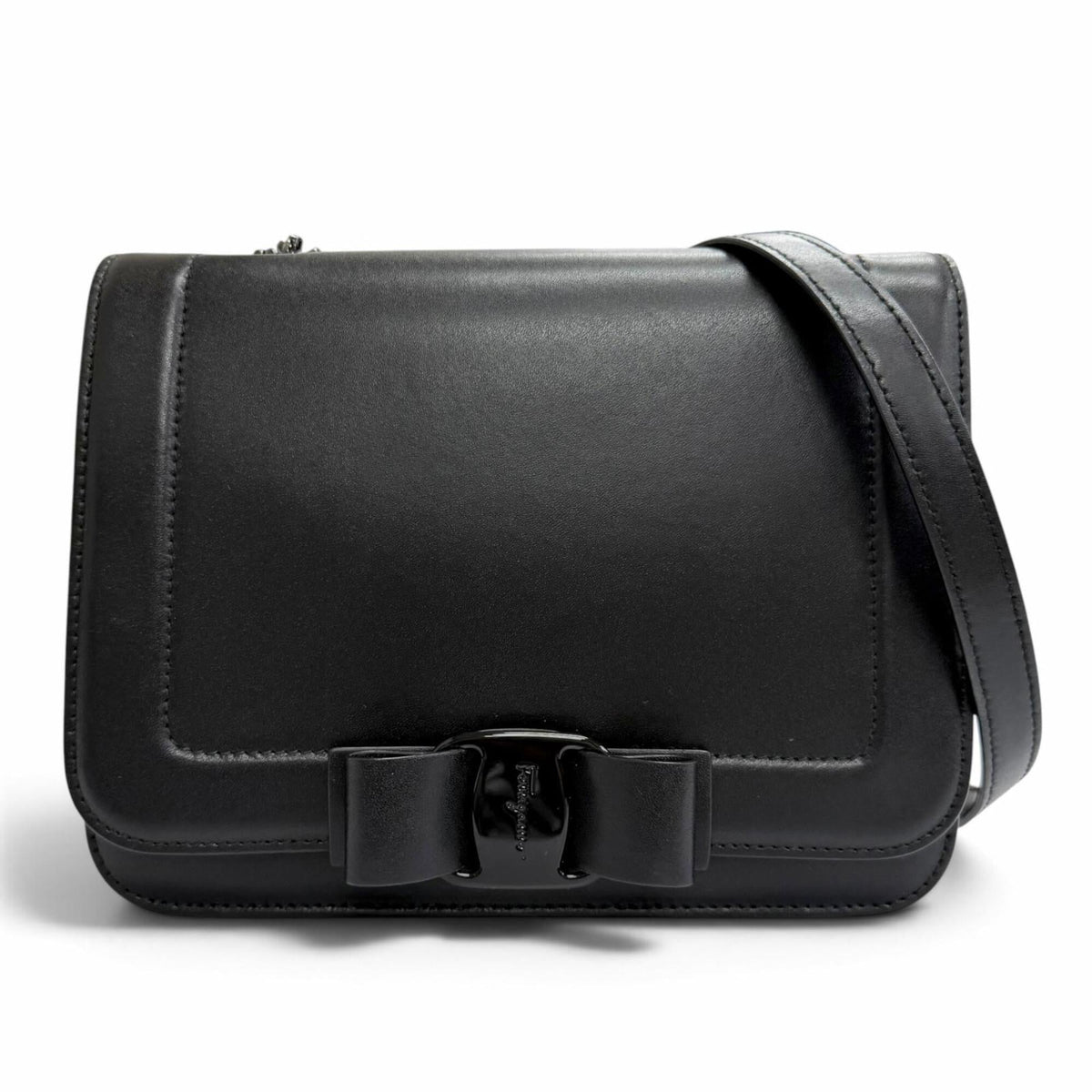 Salvatore Ferragamo Black Leather Shoulder Bag (Pre-Owned)