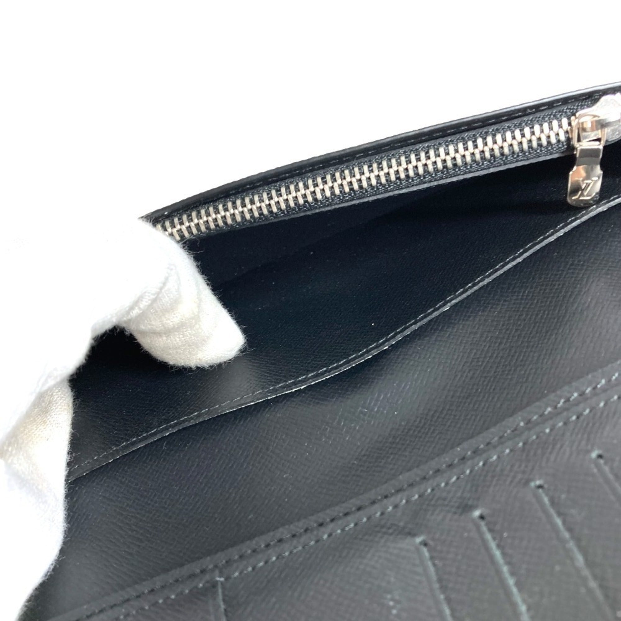 Louis Vuitton Black Noir Epi Leather Long Wallet (Bi-Fold) (Pre-Owned)