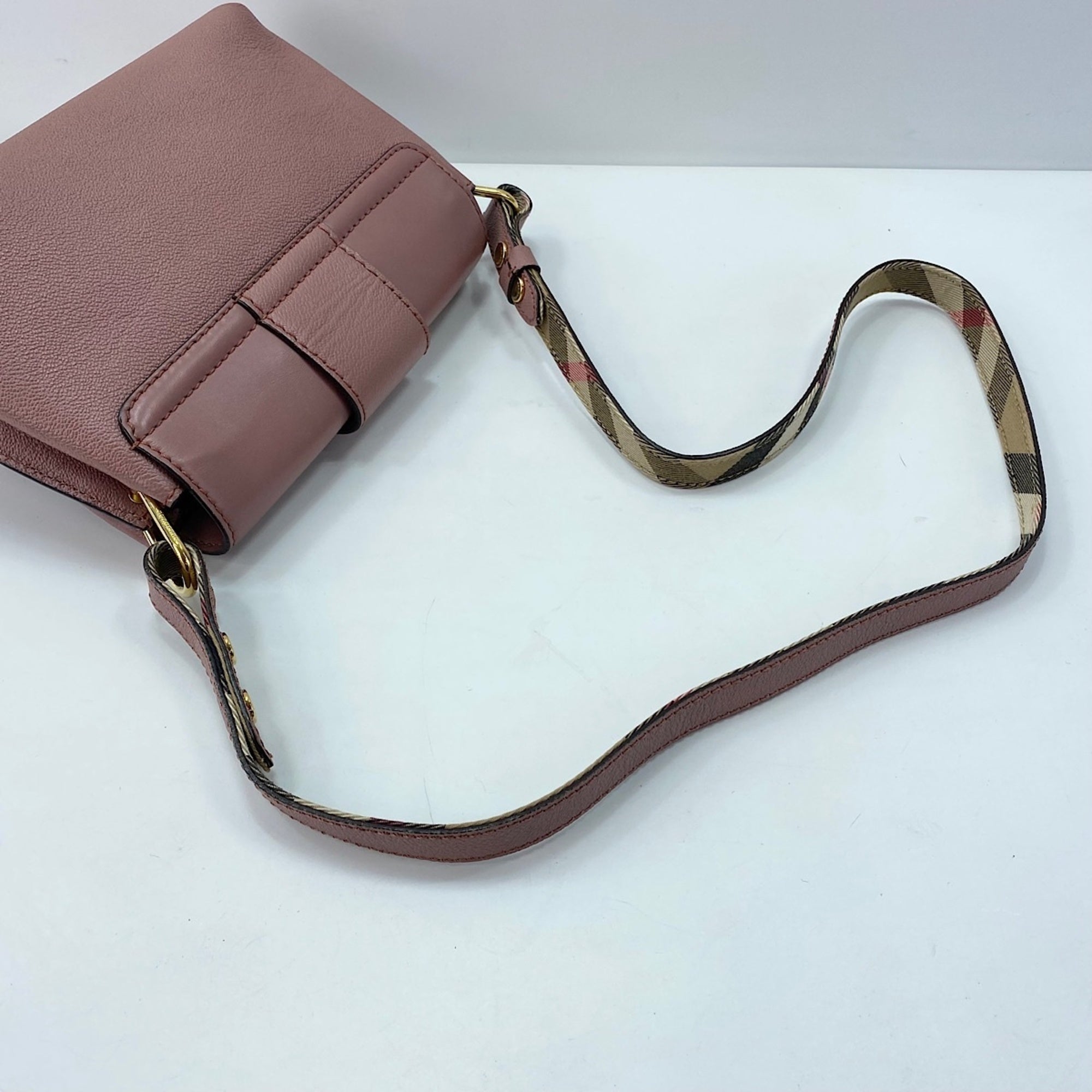 Burberry Pink Leather Shoulder Bag (Pre-Owned)