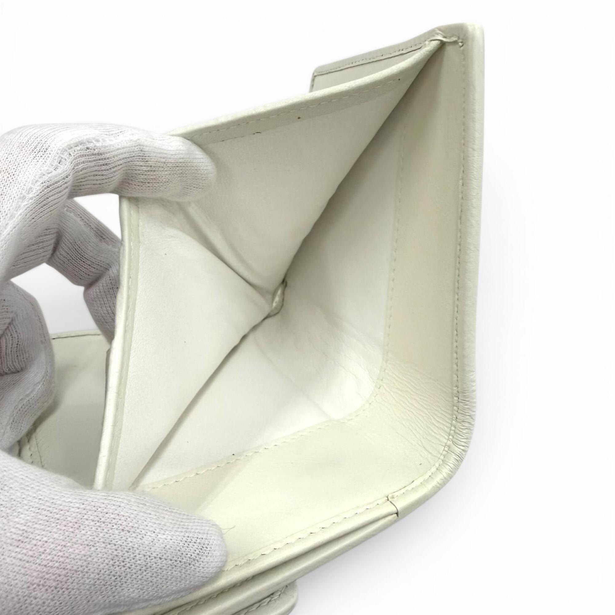 Bvlgari White Leather Wallet (Bi-Fold) (Pre-Owned)