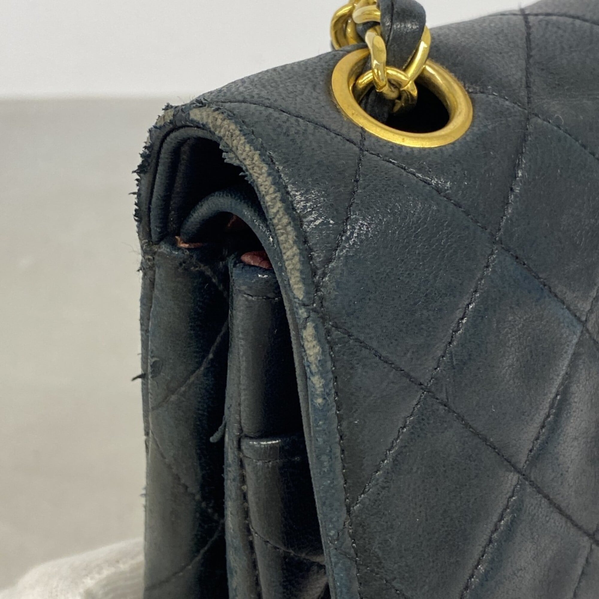 Chanel Black Leather Shoulder Bag (Pre-Owned)