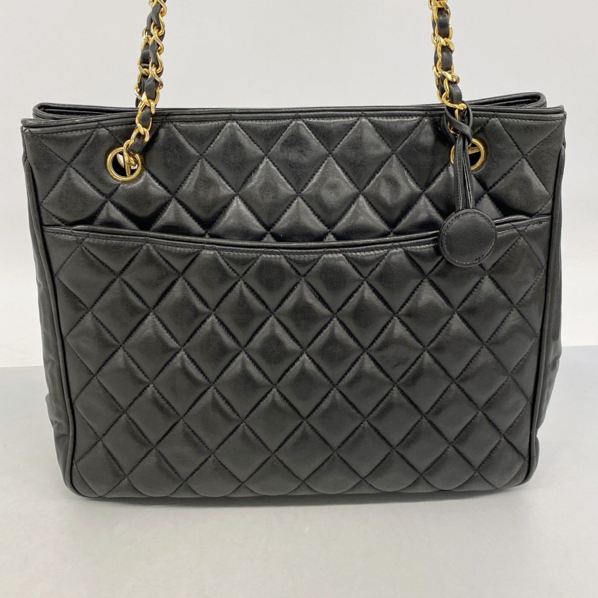 Chanel Black Leather Shoulder Bag (Pre-Owned)