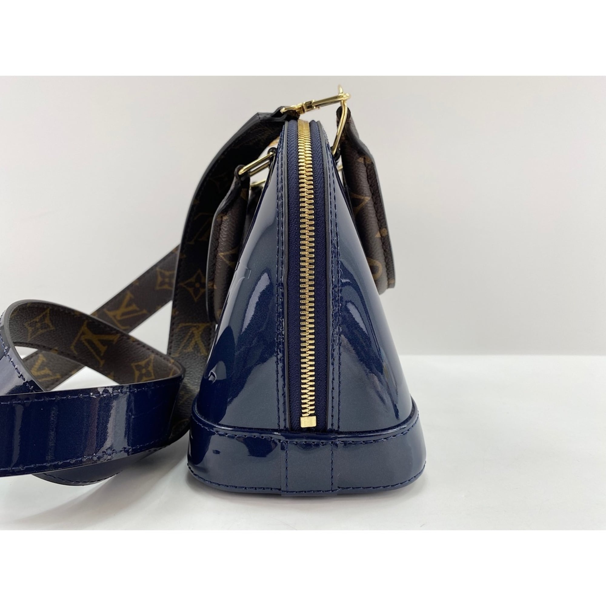 Louis Vuitton Navy Patent Leather Handbag (Pre-Owned)