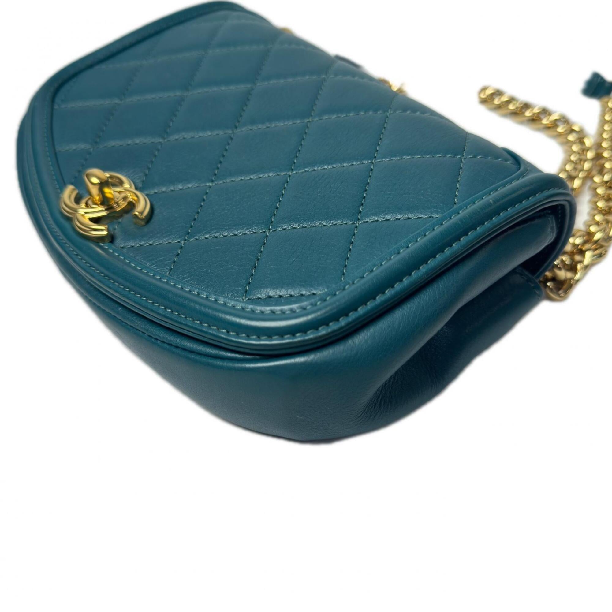 Chanel Green Leather Shoulder Bag (Pre-Owned)