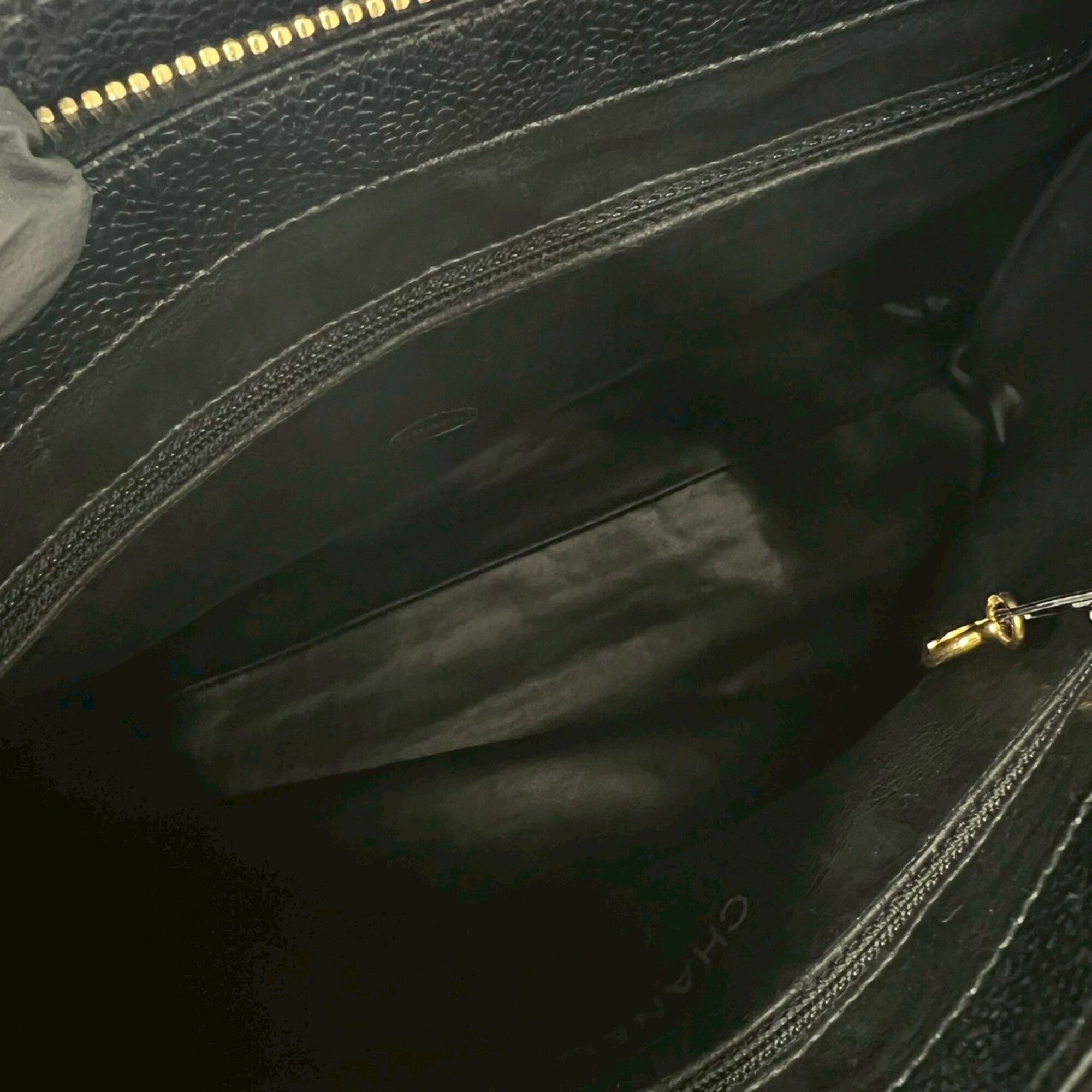 Chanel Black Grained Calfskin Shoulder Bag (Pre-Owned)