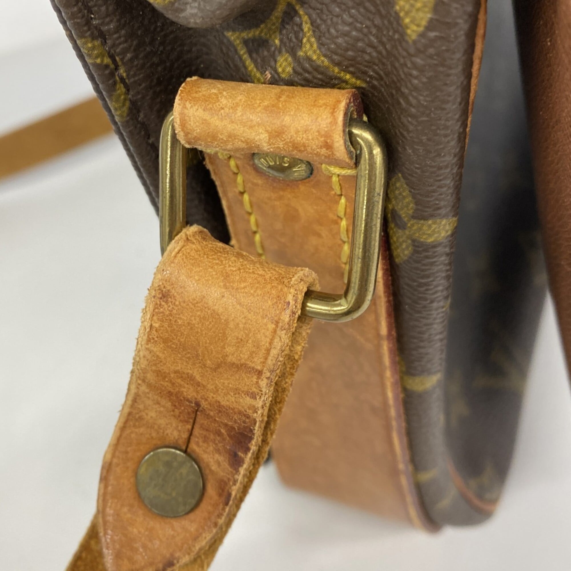 Louis Vuitton Brown Shoulder Bag (Pre-Owned)