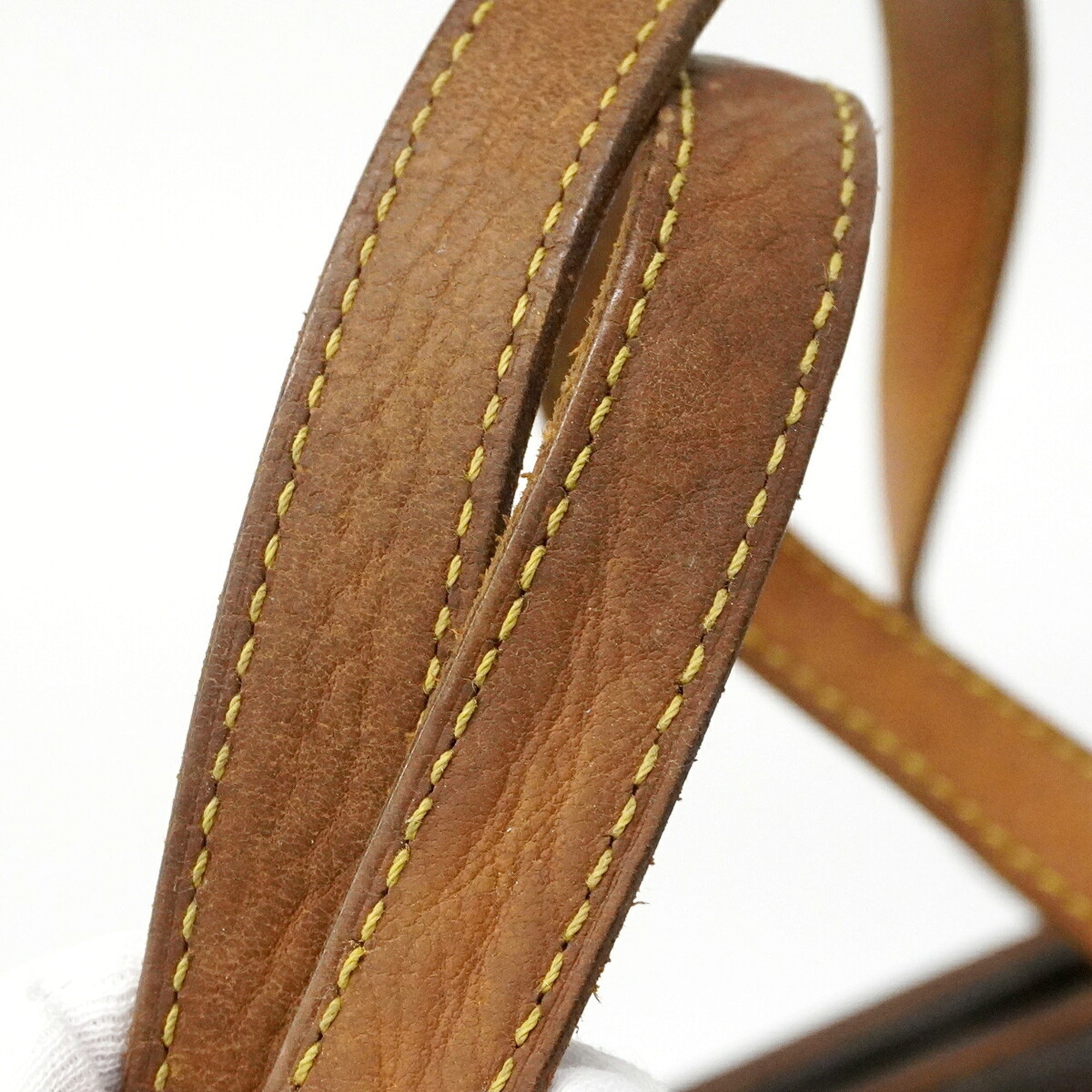 Louis Vuitton Brown Shoulder Bag (Pre-Owned)