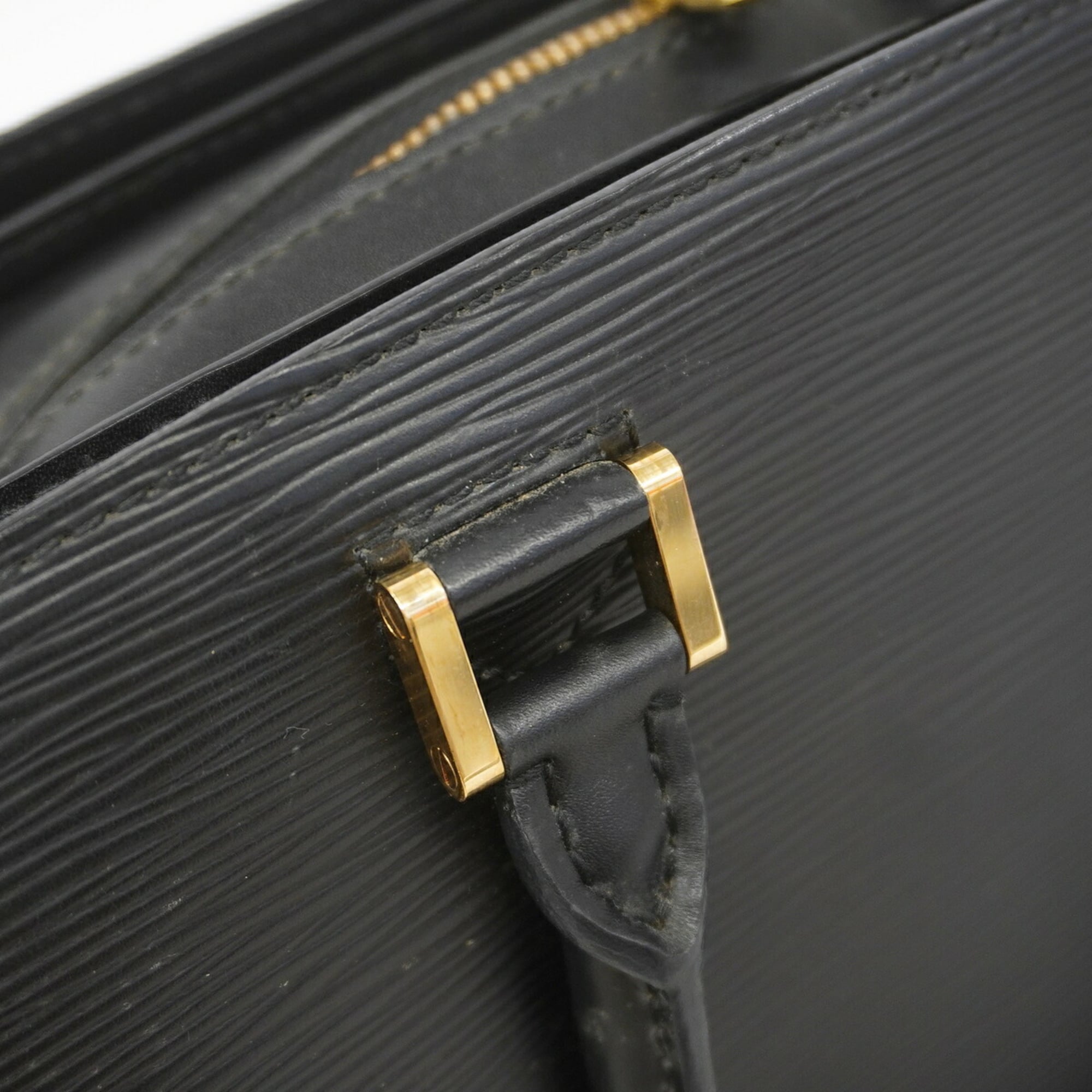 Louis Vuitton Noir Handbag (Pre-Owned)