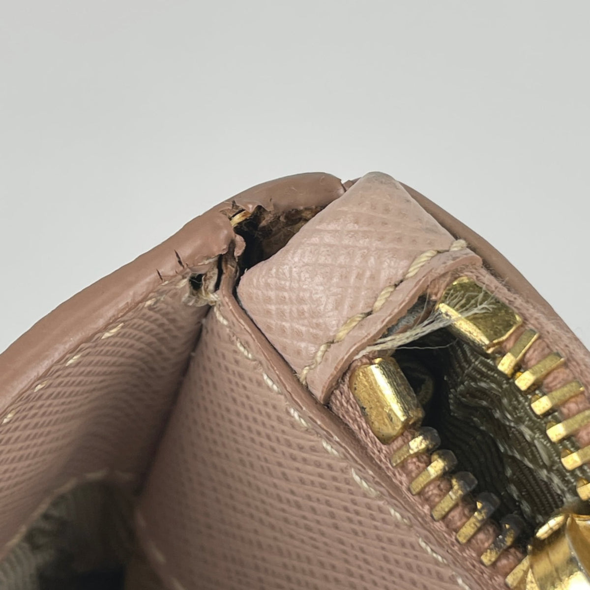 Prada Pink Leather Handbag (Pre-Owned)