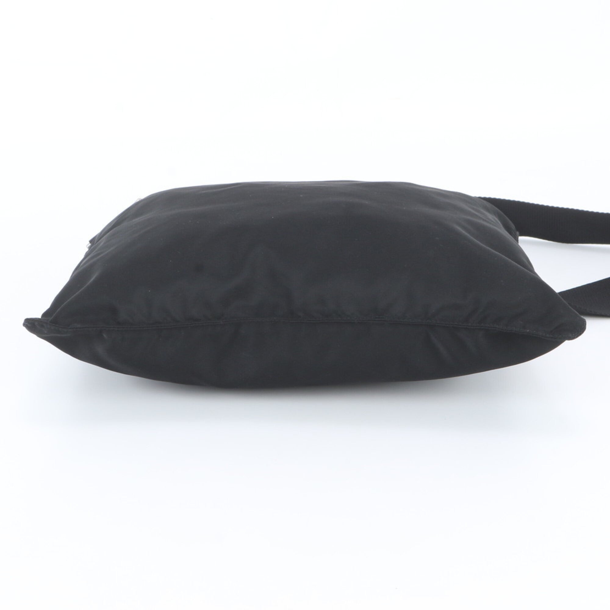 Prada Black Leather Nylon Messenger Bag Shoulder Bag (Pre-Owned)