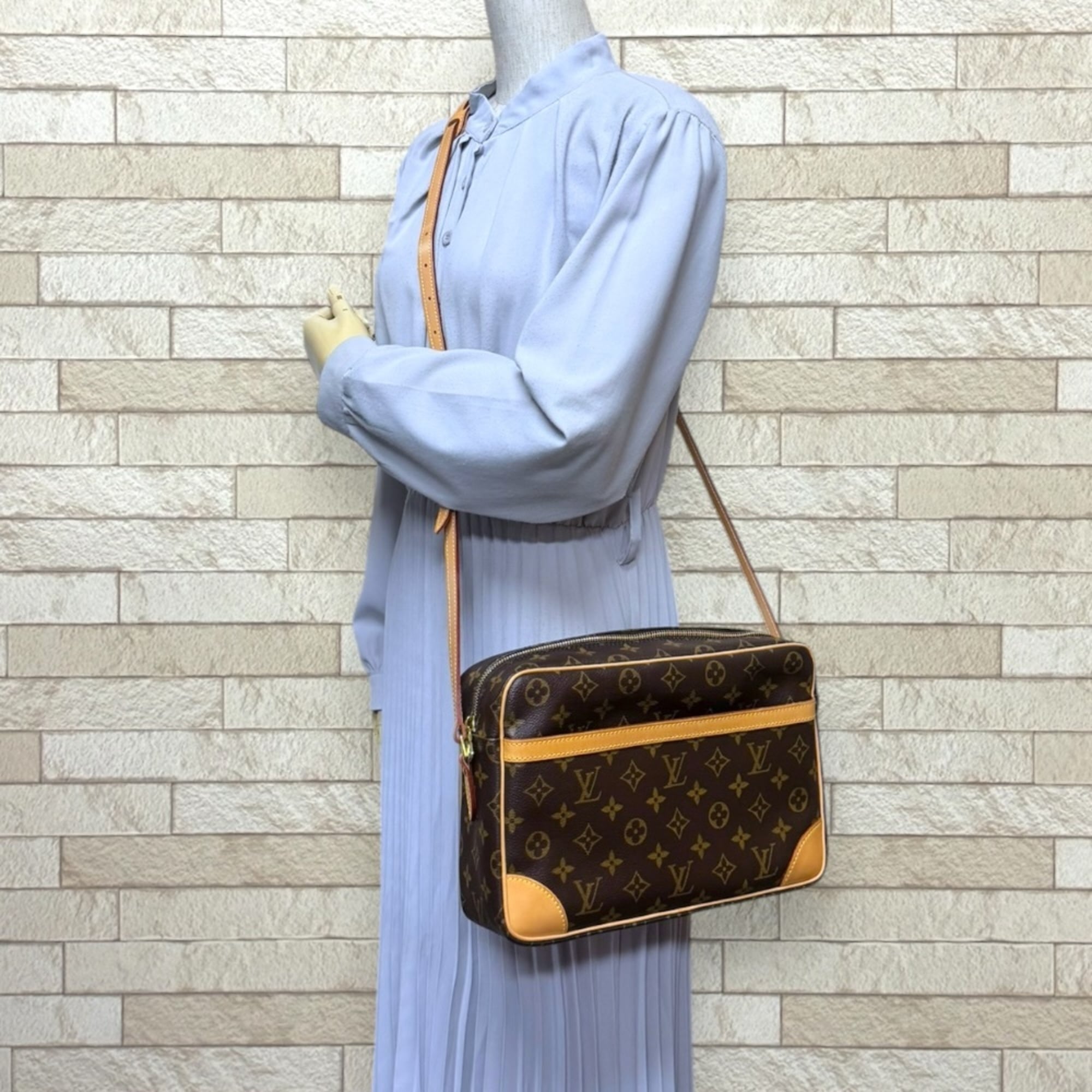 Louis Vuitton Monogram Brown Monogram Canvas Shoulder Bag (Pre-Owned)