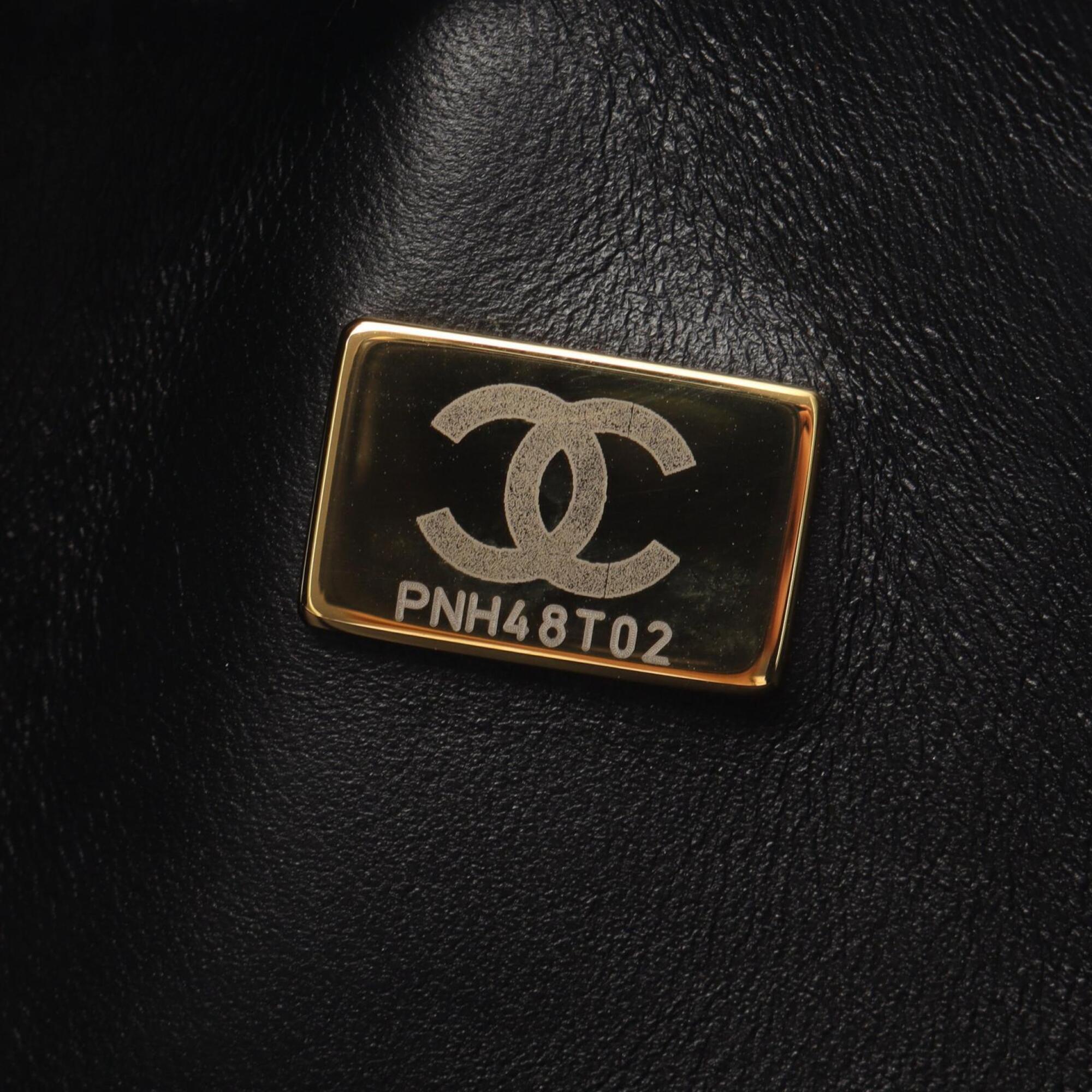 Chanel Black White Leather Handbag Shoulder Bag (Pre-Owned)