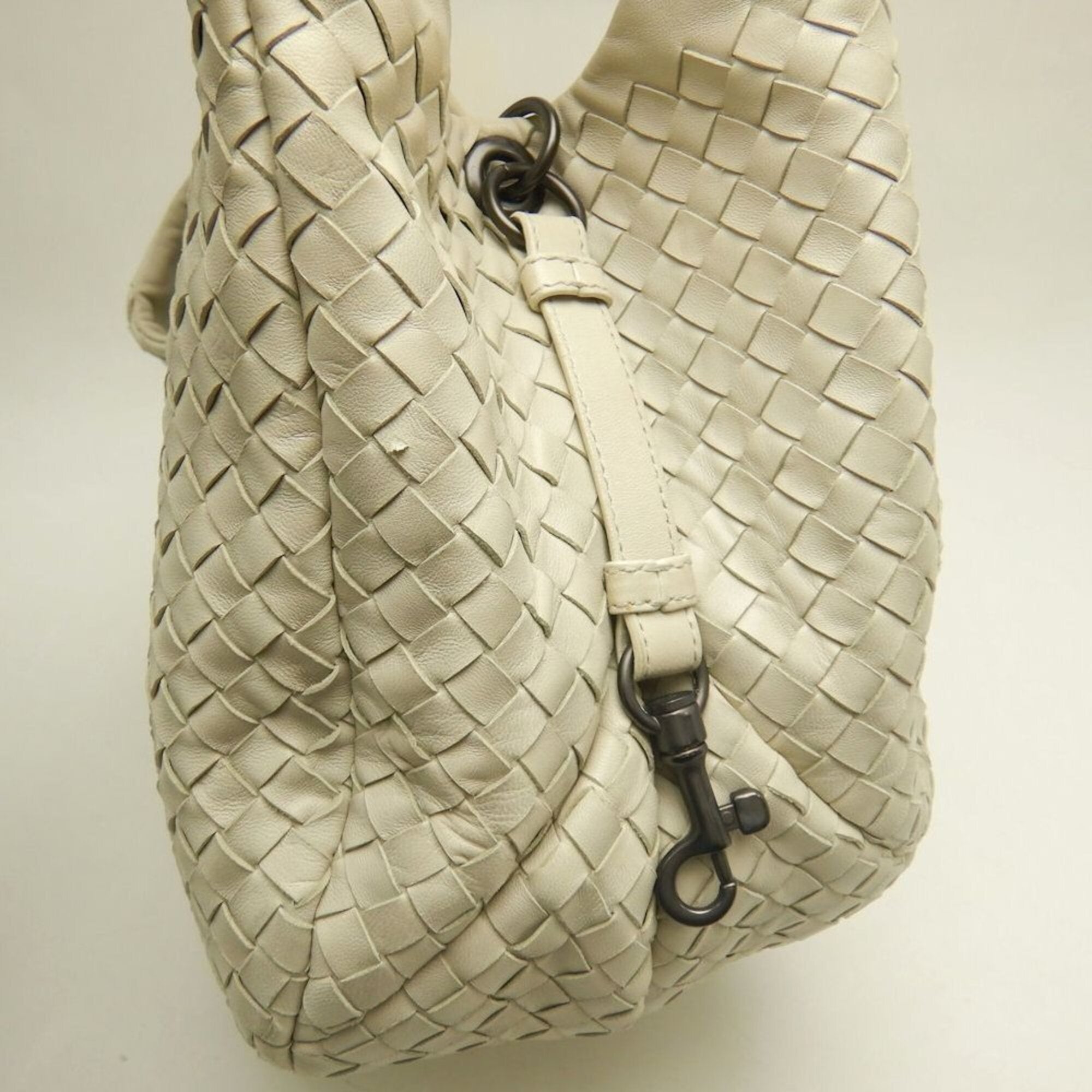 Bottega Veneta Intrecciato Ivory Leather Shoulder Bag (Pre-Owned)