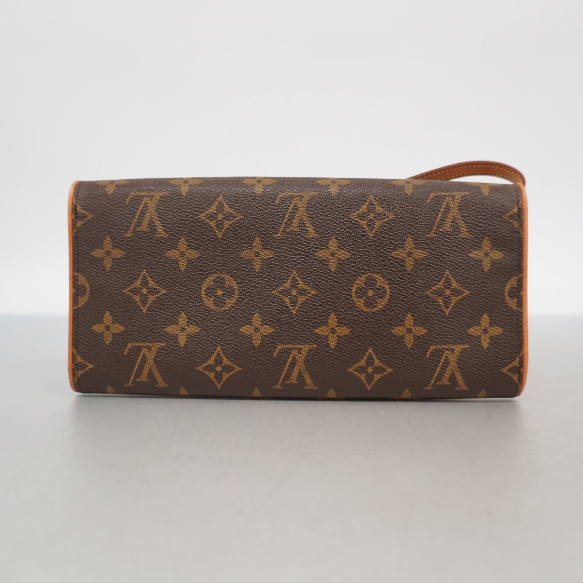 Louis Vuitton Brown Shoulder Bag (Pre-Owned)