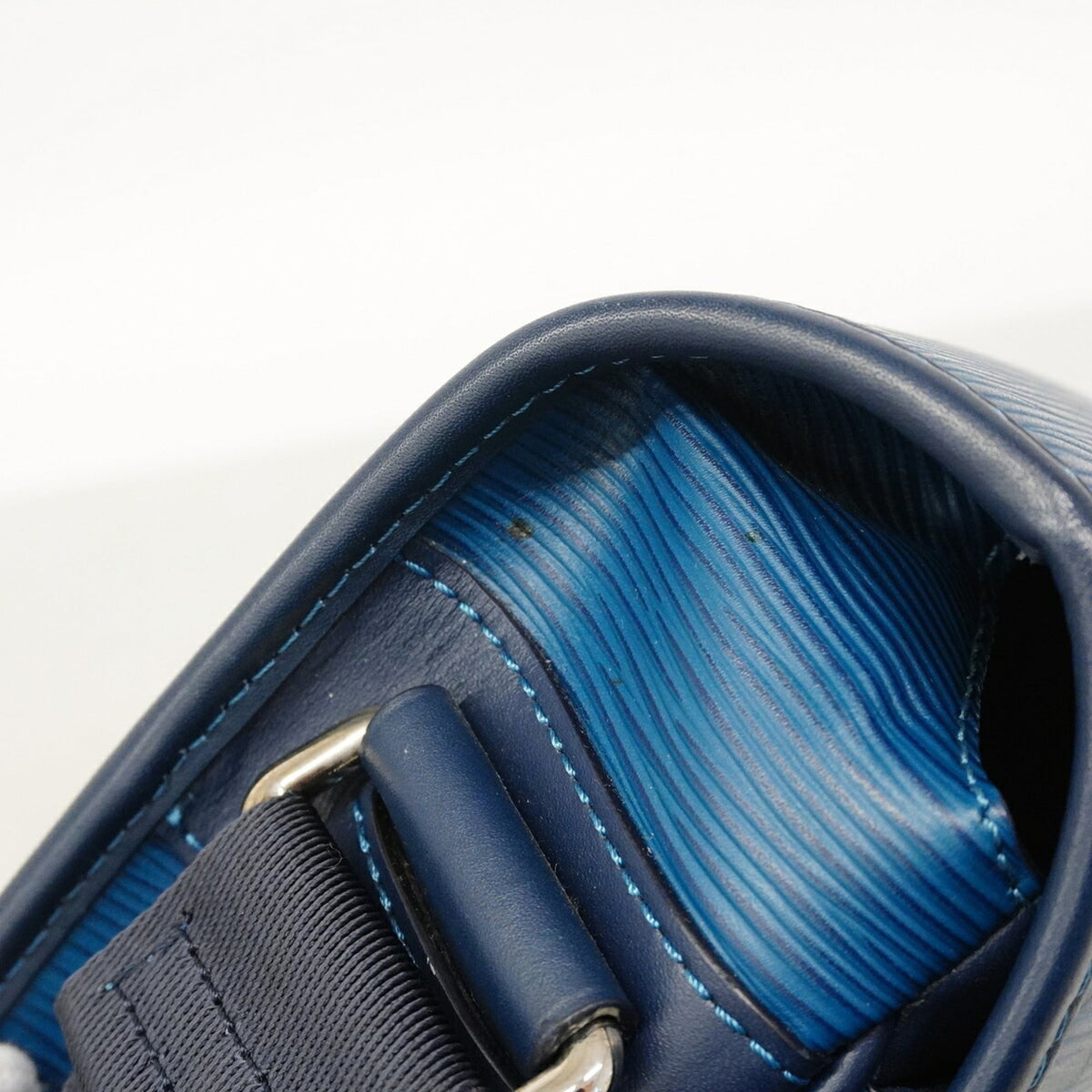 Louis Vuitton Navy Shoulder Bag (Pre-Owned)
