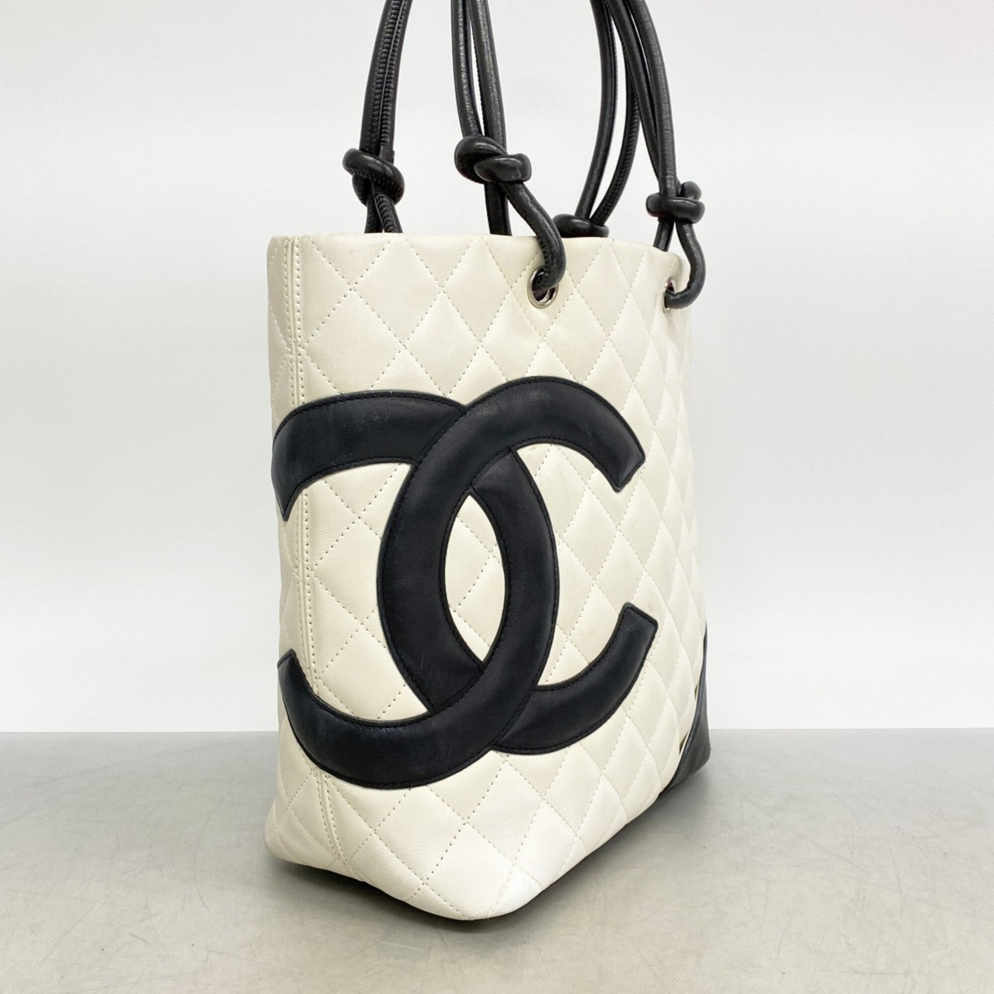 Chanel White Leather Tote Bag (Pre-Owned)