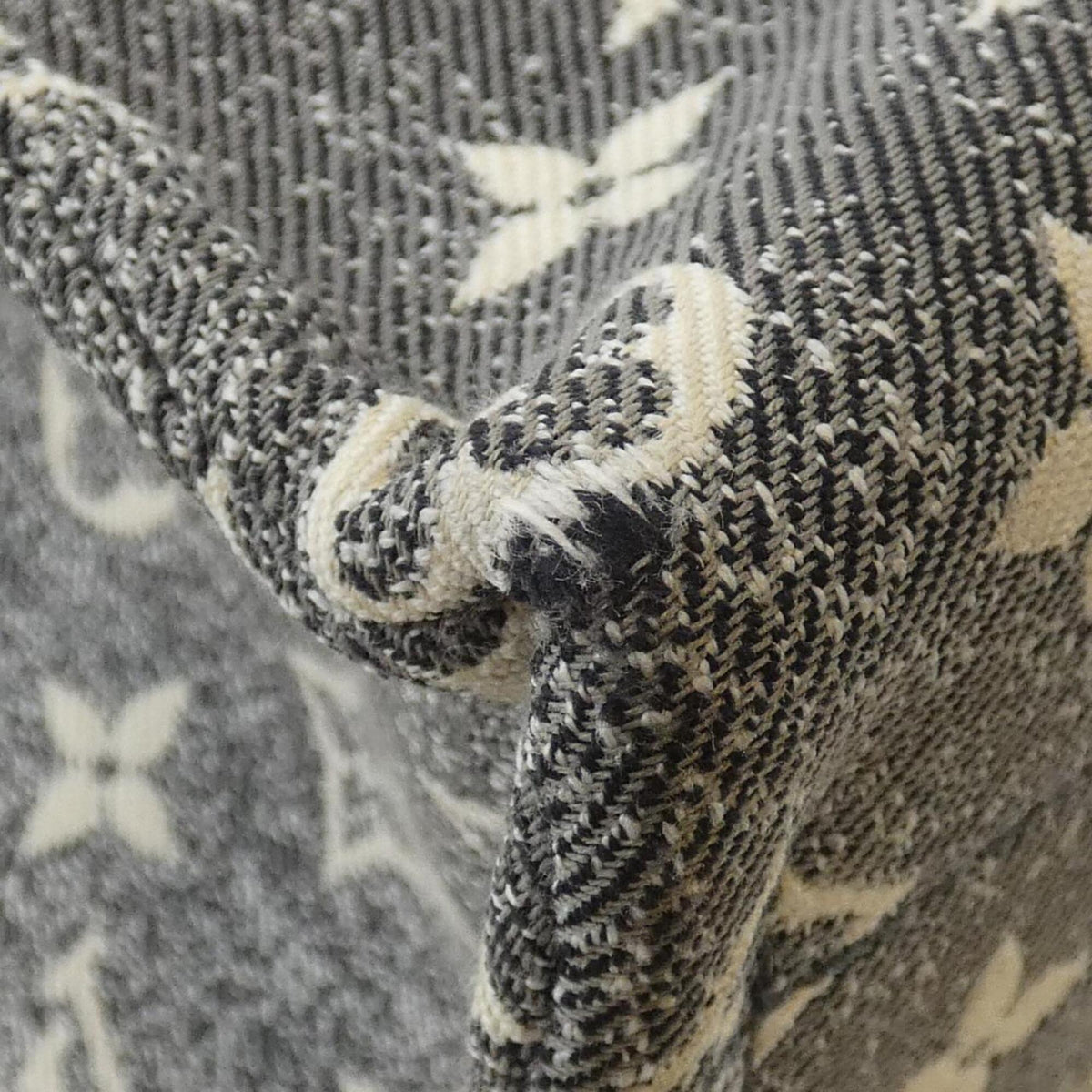 Louis Vuitton Gris Canvas Handbag (Pre-Owned)