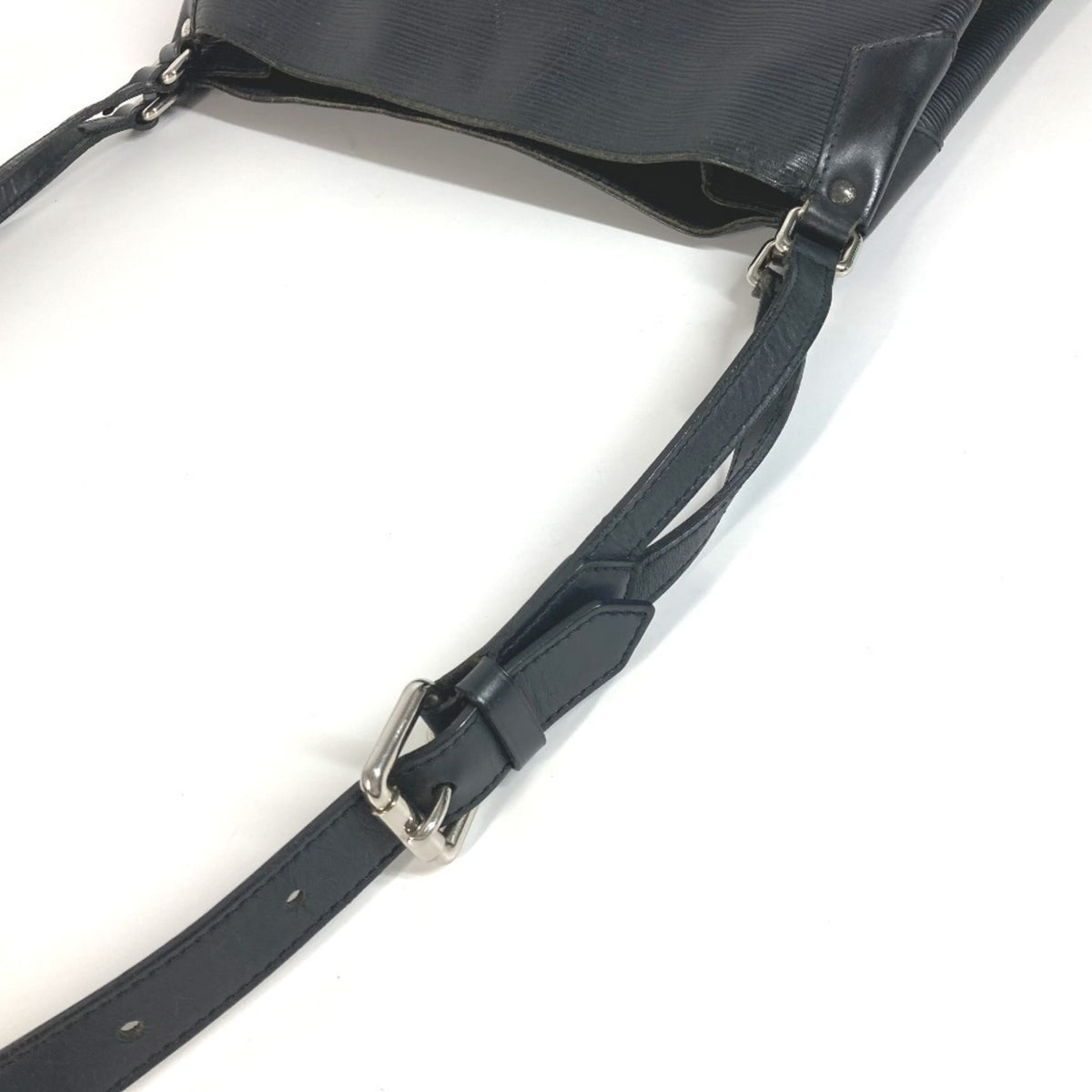 Louis Vuitton Black Noir Epi Leather Shoulder Bag (Pre-Owned)